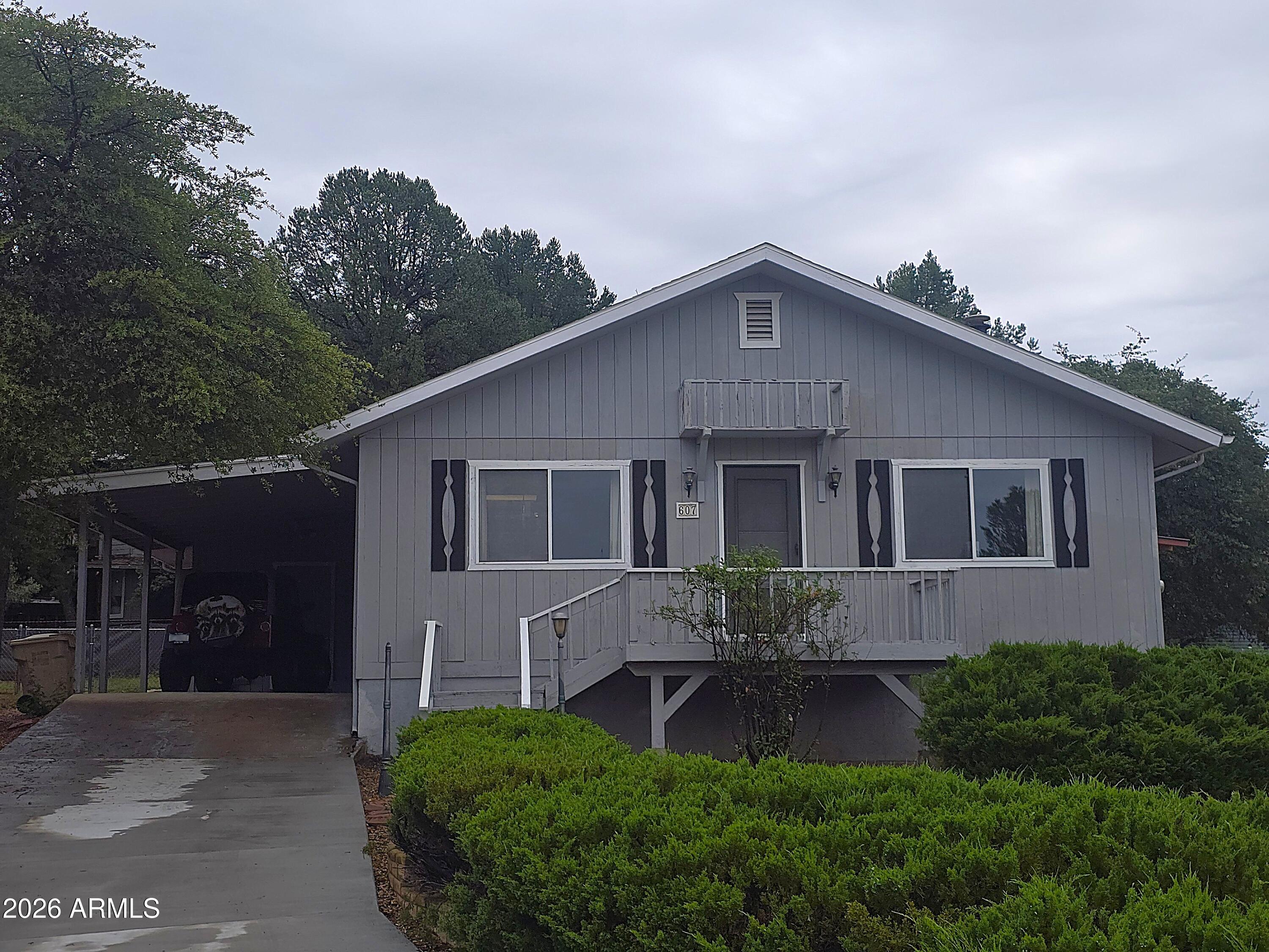 Properties 607 E Drowsey Circle