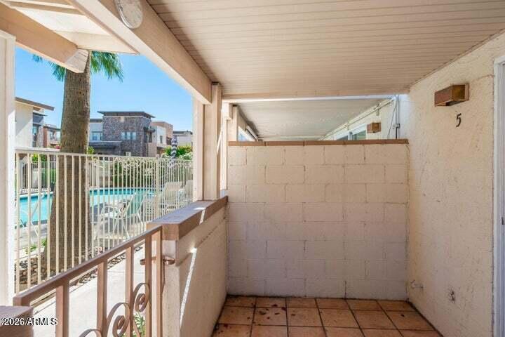 4848 N Woodmere Fairway -- 5