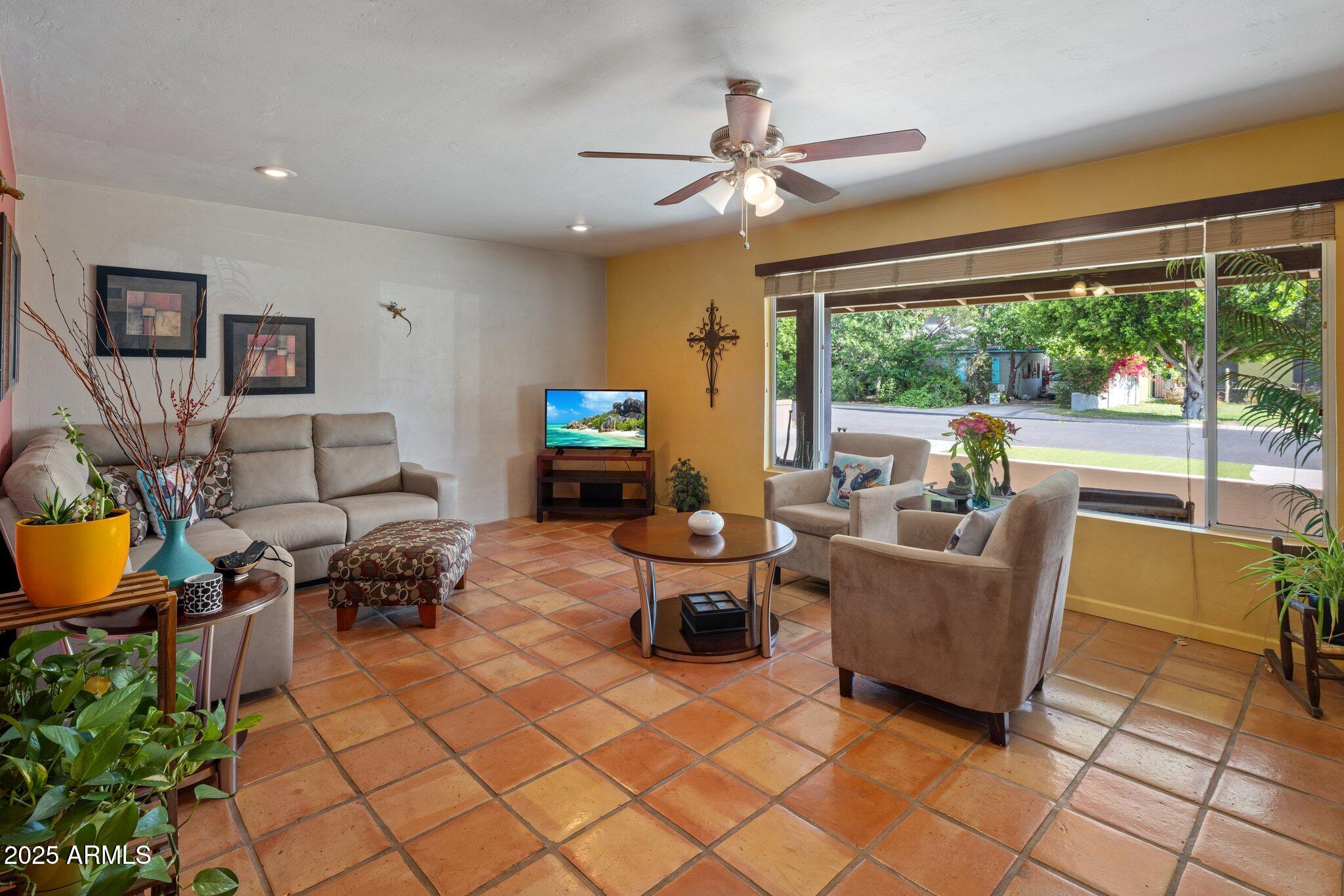 1640 E SOLANO Drive