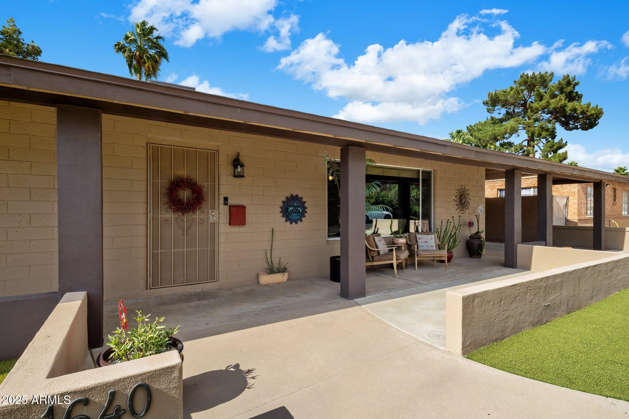 1640 E SOLANO Drive