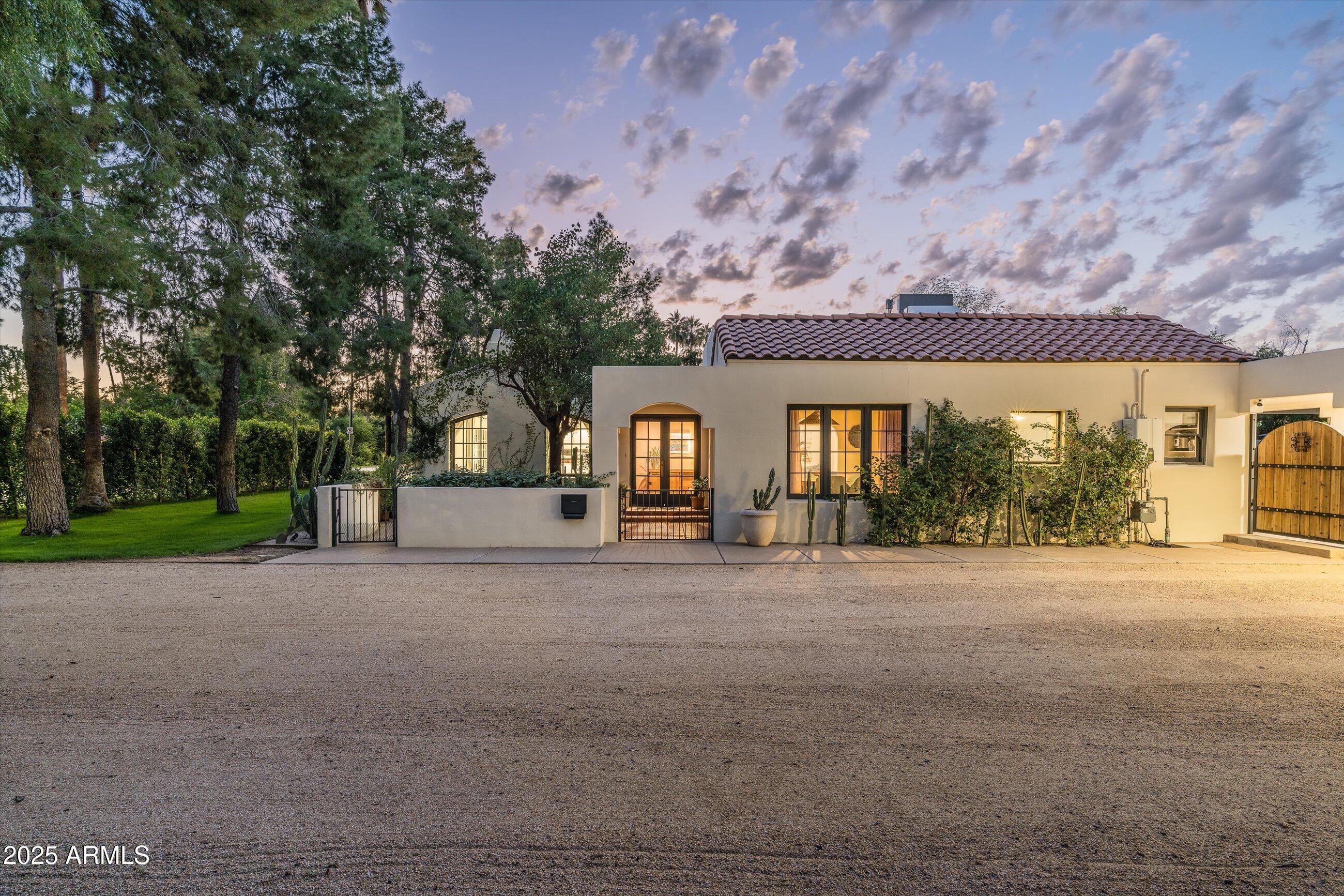 30 W PASADENA Avenue