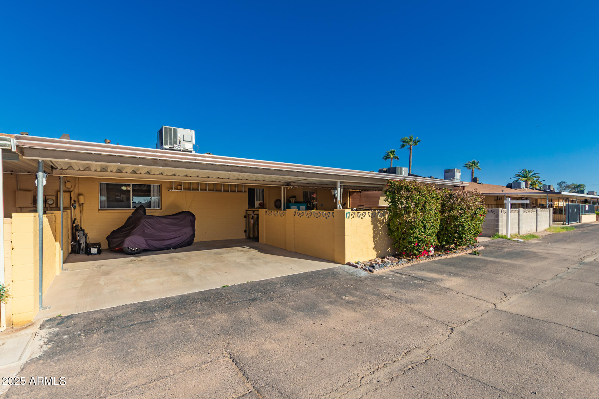 711 E LAUREL Drive 17