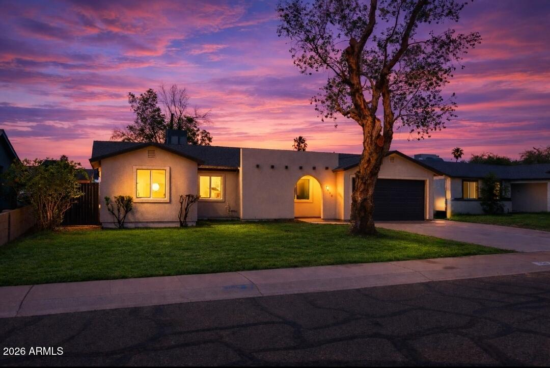 7946 W COOLIDGE Street