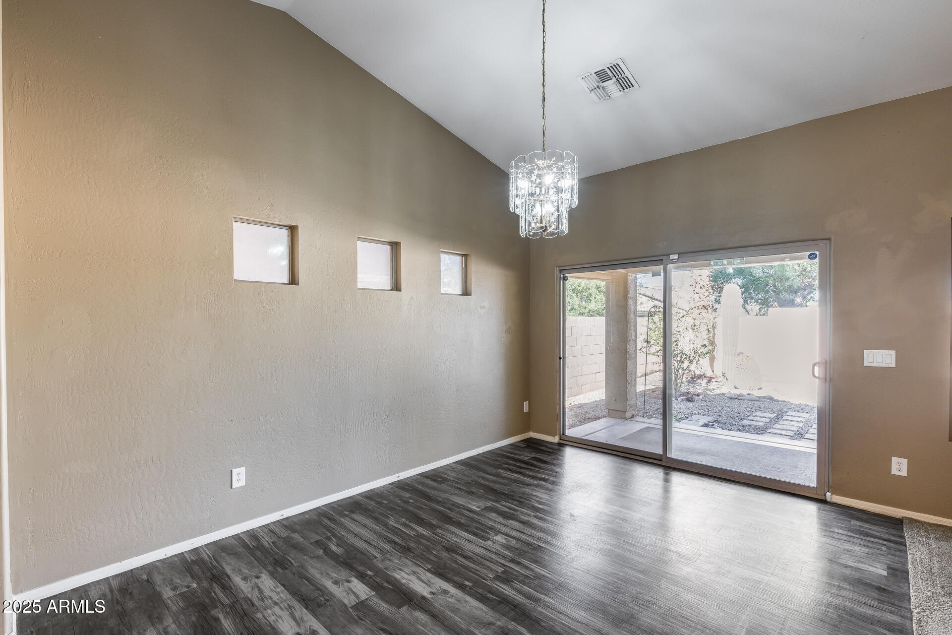 15542 W MAGNOLIA Street