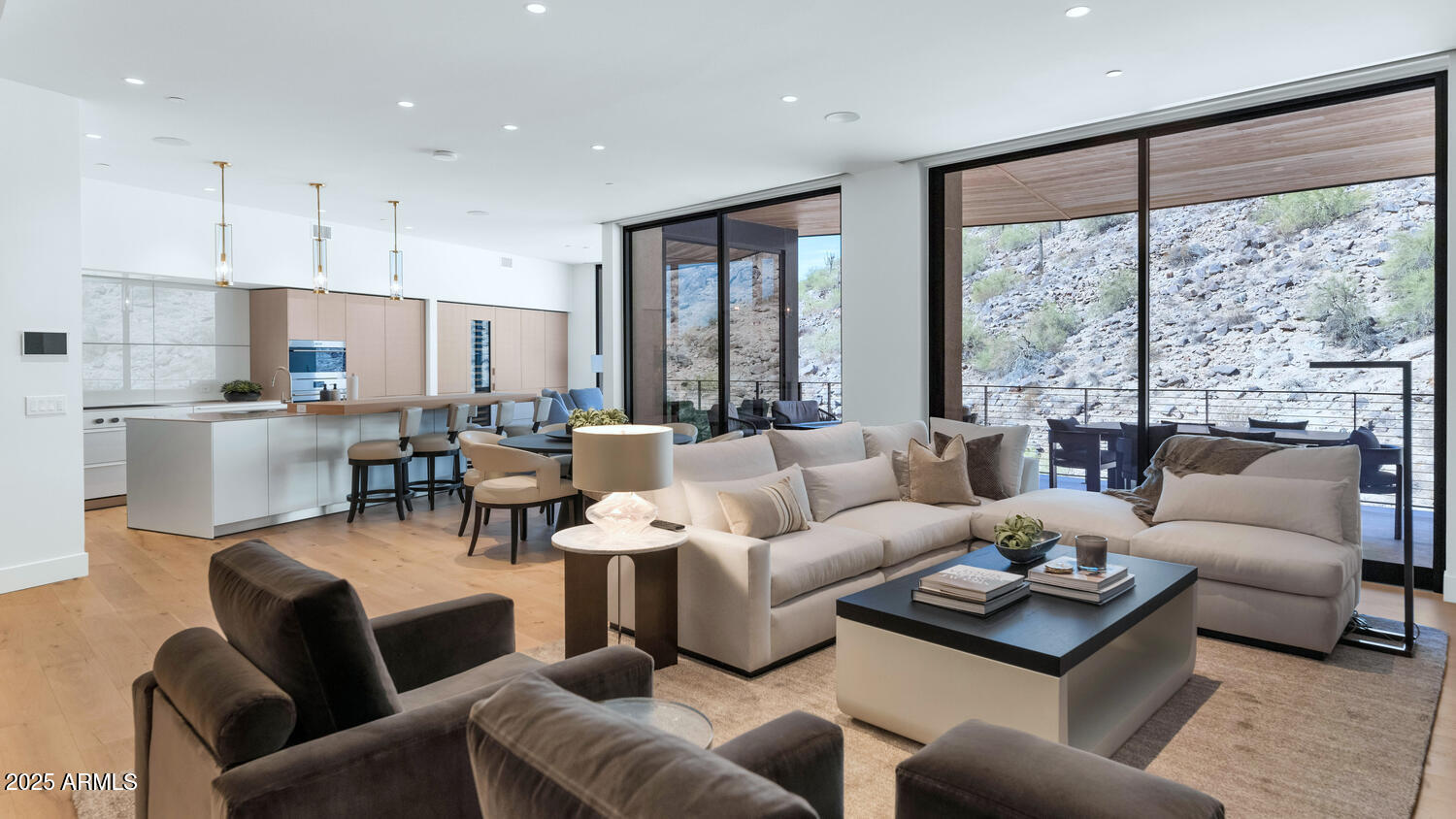 5000 N CAMELBACK RIDGE Road 407