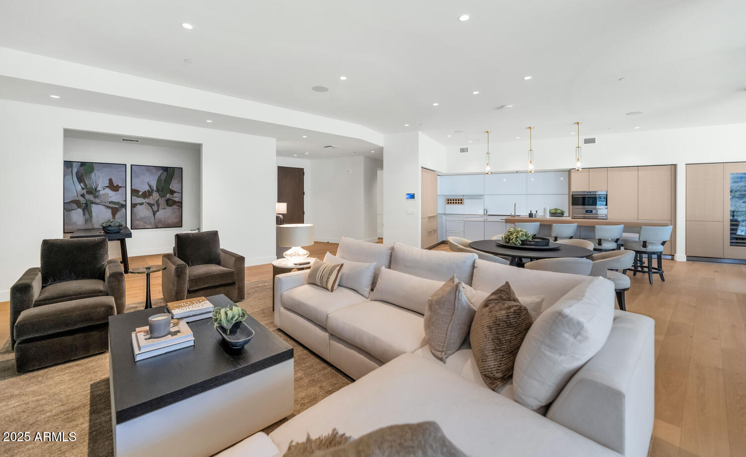 5000 N CAMELBACK RIDGE Road 407