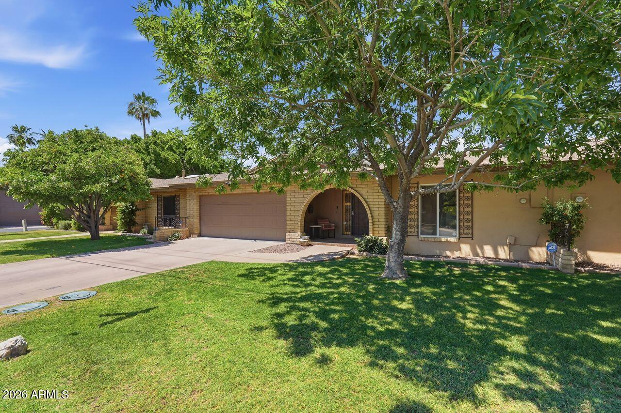 1016 E ROSE Lane