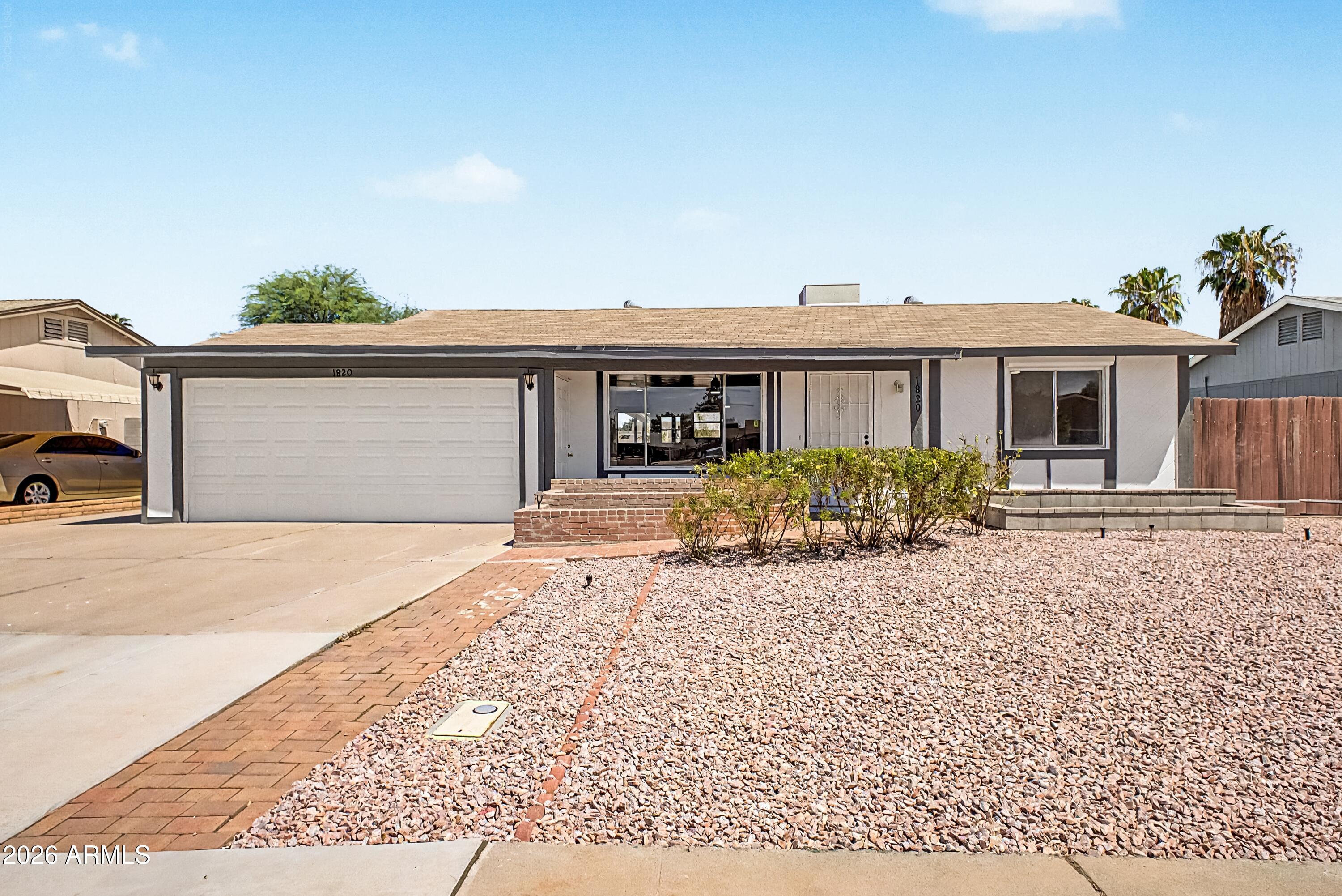 1820 W CHEYENNE Drive
