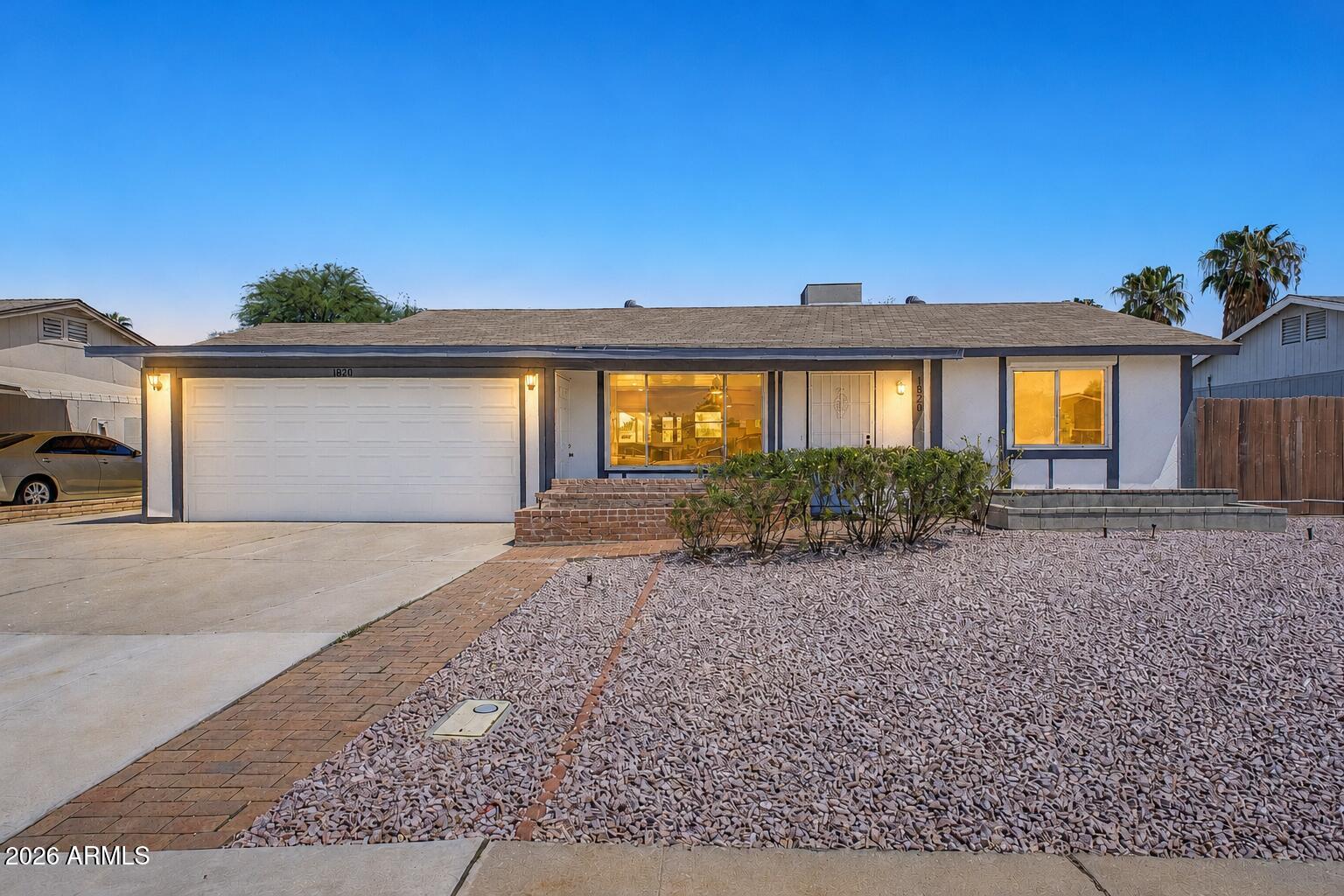 1820 W CHEYENNE Drive