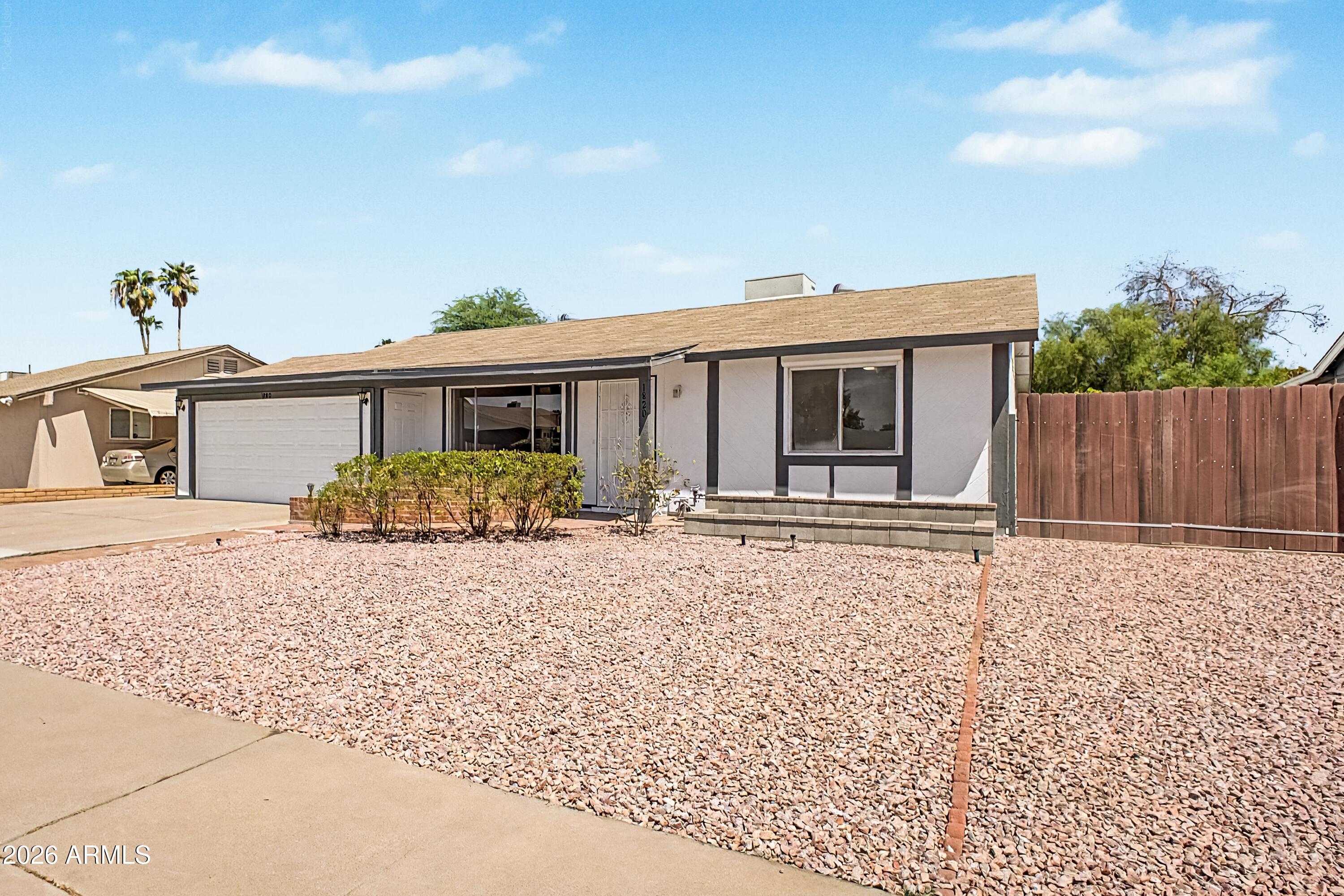 1820 W CHEYENNE Drive