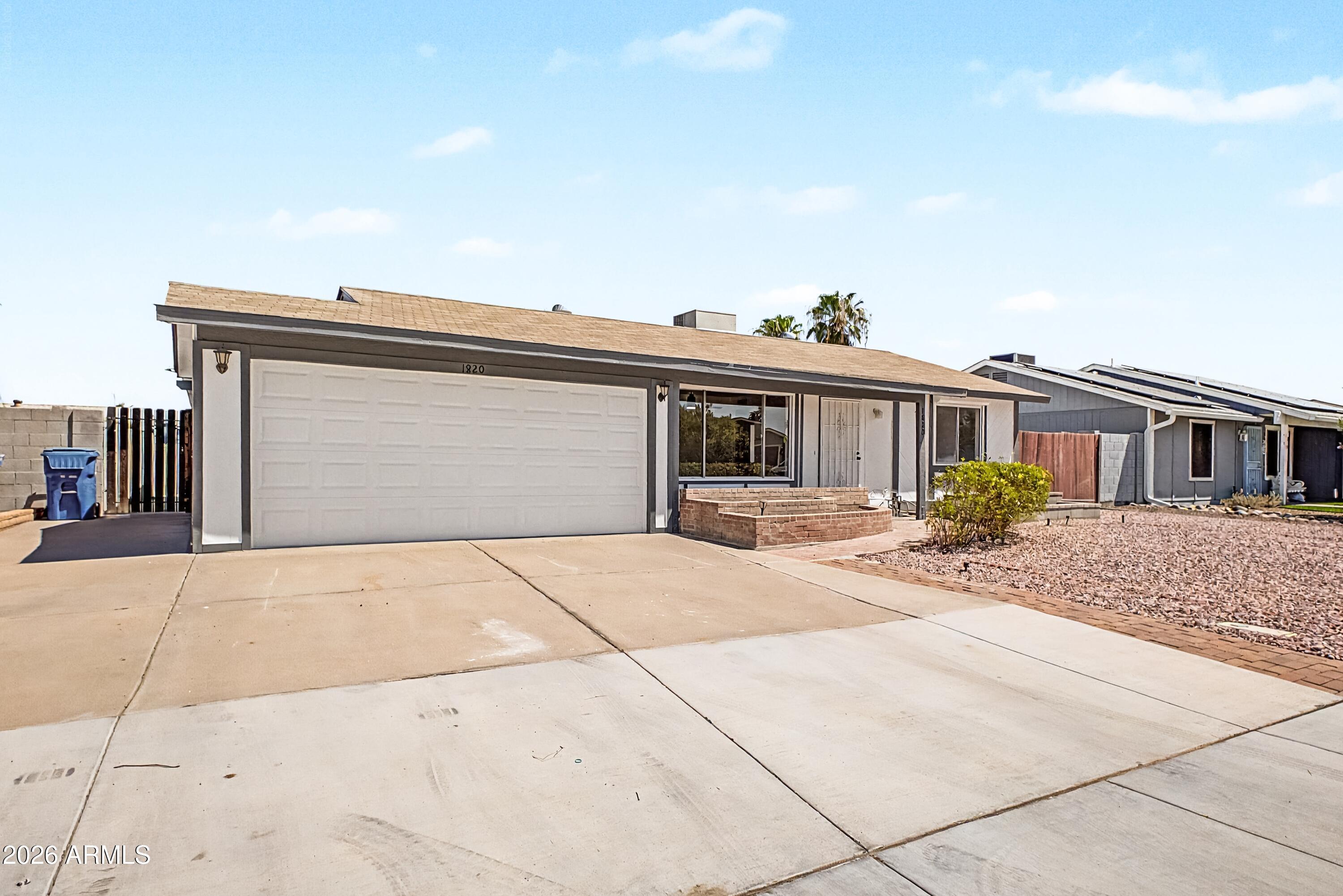 1820 W CHEYENNE Drive