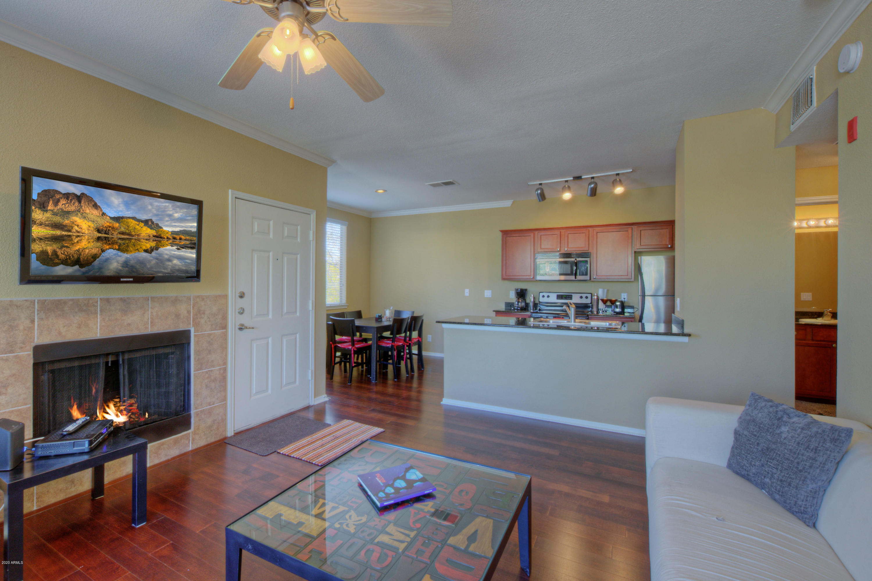 7009 E ACOMA Drive 2005