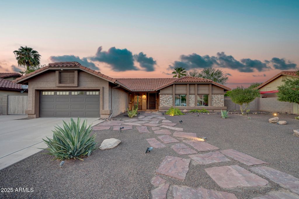 Photo of 938 E Knight Lane, Tempe, AZ 85284 (MLS # 6917008)