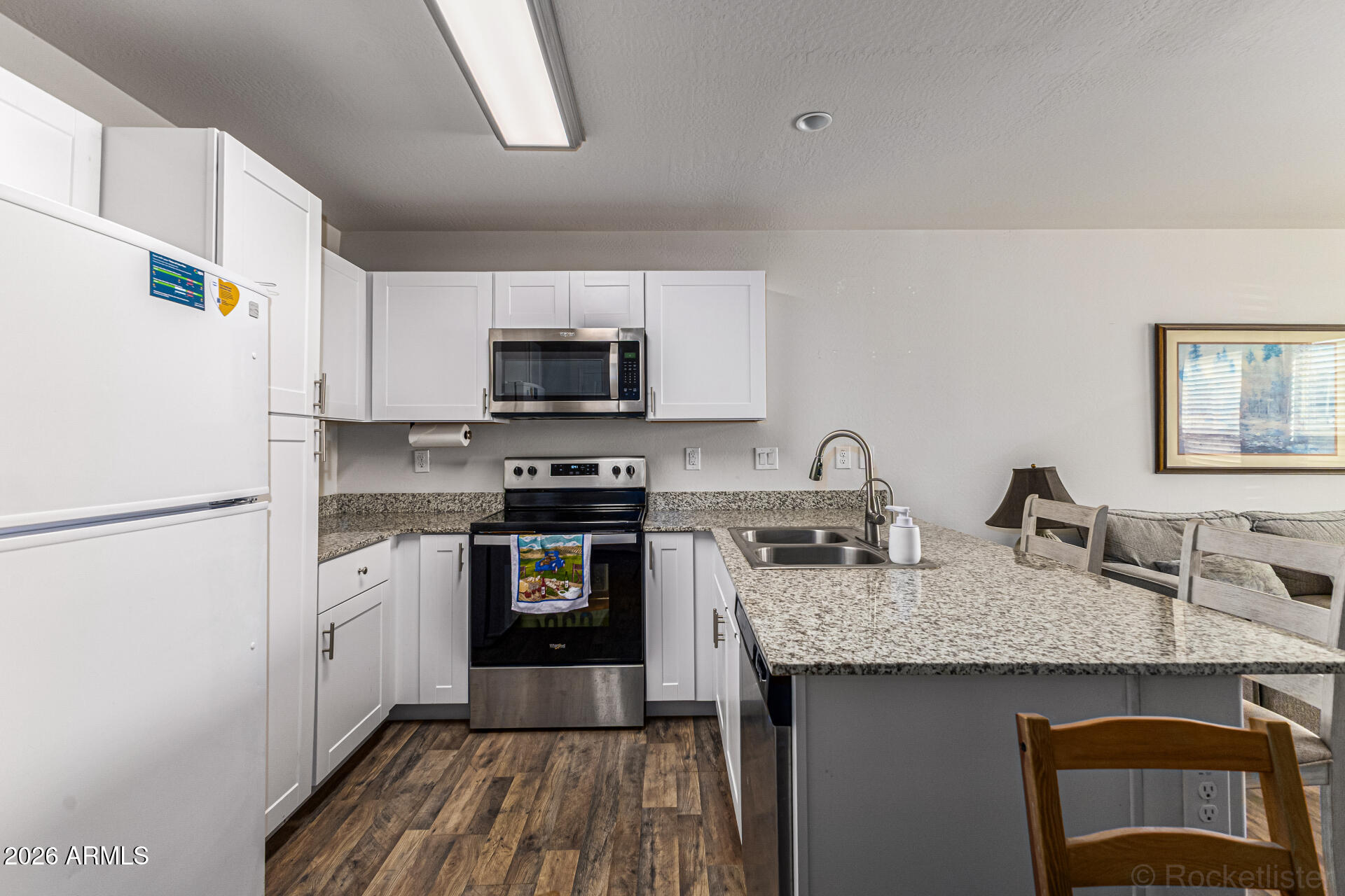118 W DEWEY Avenue