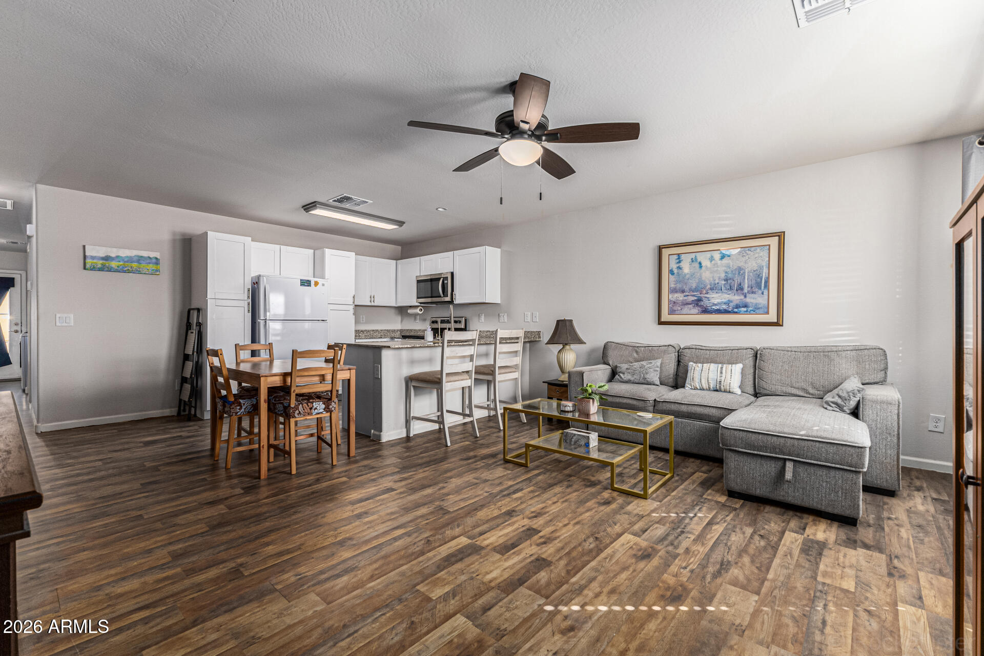 118 W DEWEY Avenue