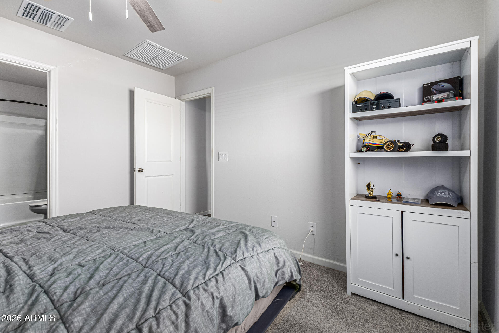 118 W DEWEY Avenue
