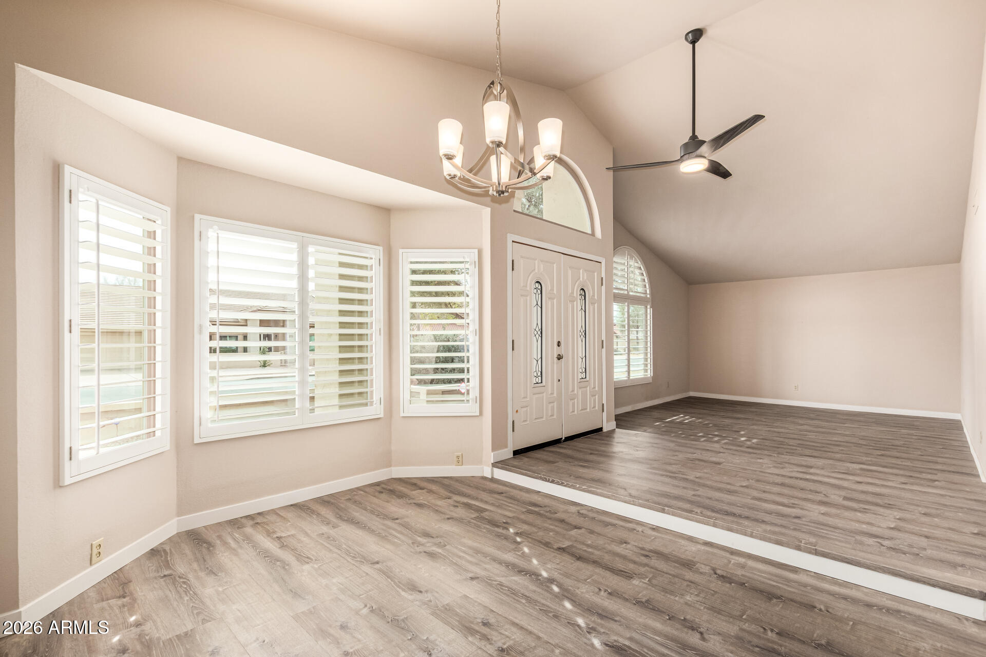 2722 E LAWNDALE Street