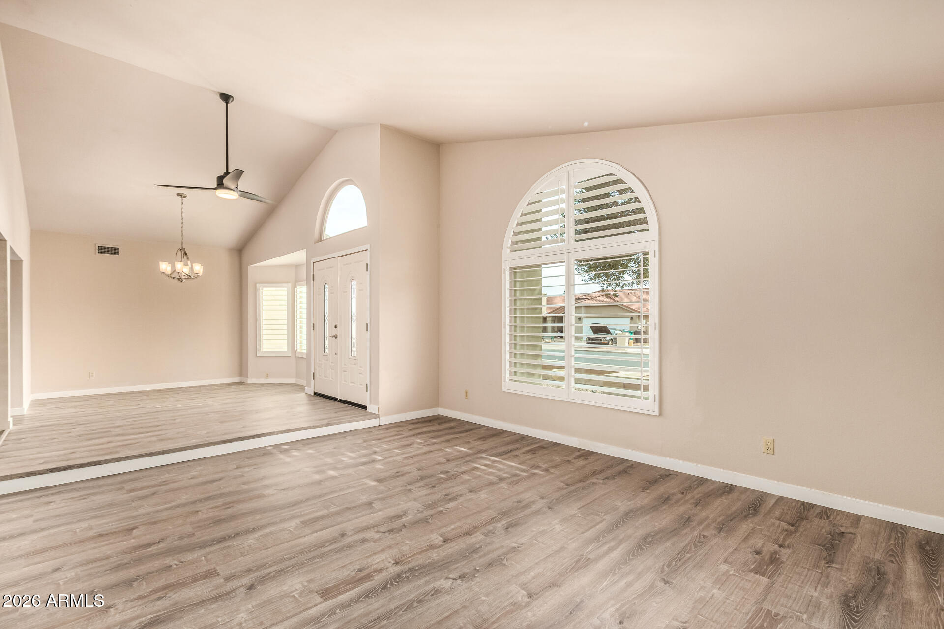 2722 E LAWNDALE Street