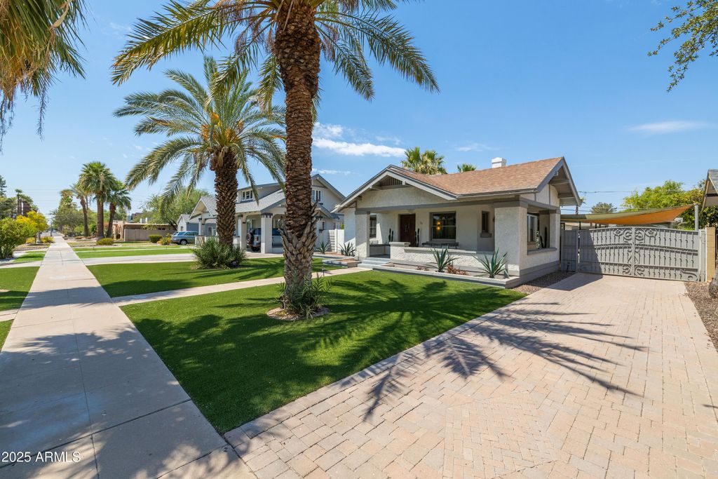 Photo of 70 W Lynwood Street, Phoenix, AZ 85003 (MLS # 6906219)