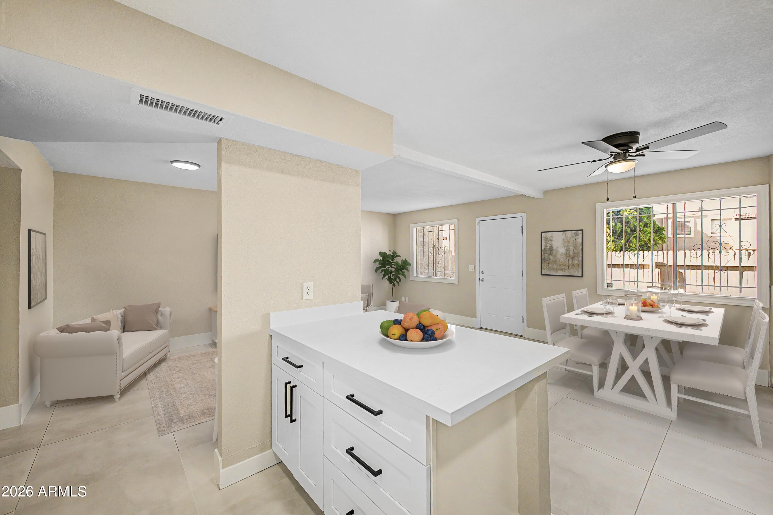 440 E HIDALGO Avenue