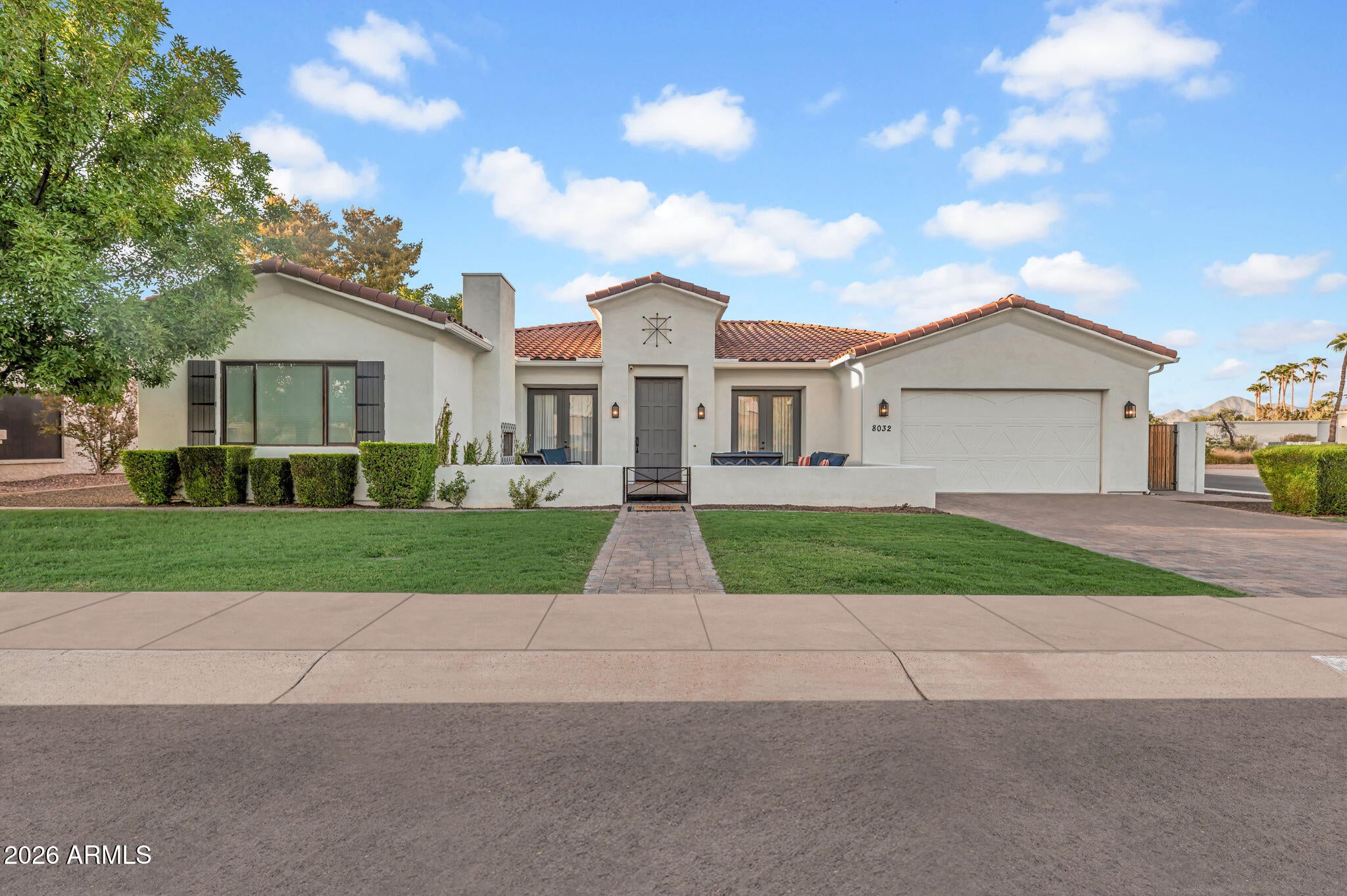 8032 E DEL LATON Drive
