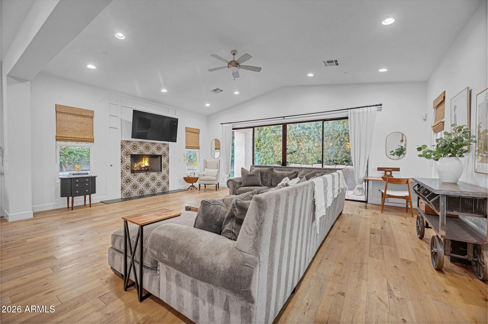 8032 E DEL LATON Drive