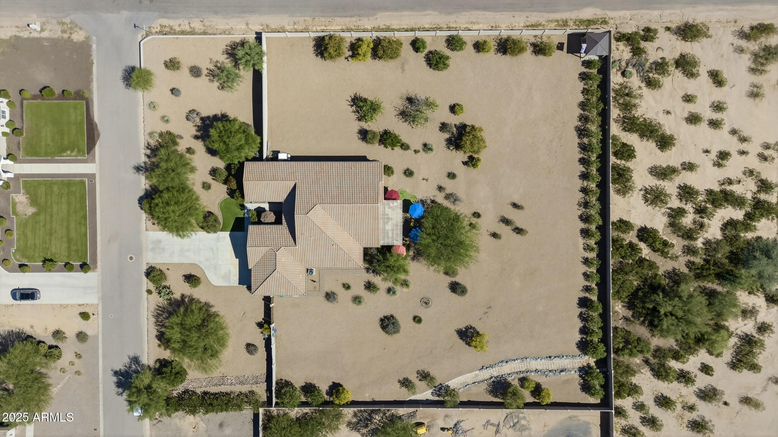 1913 W LAURIE Lane