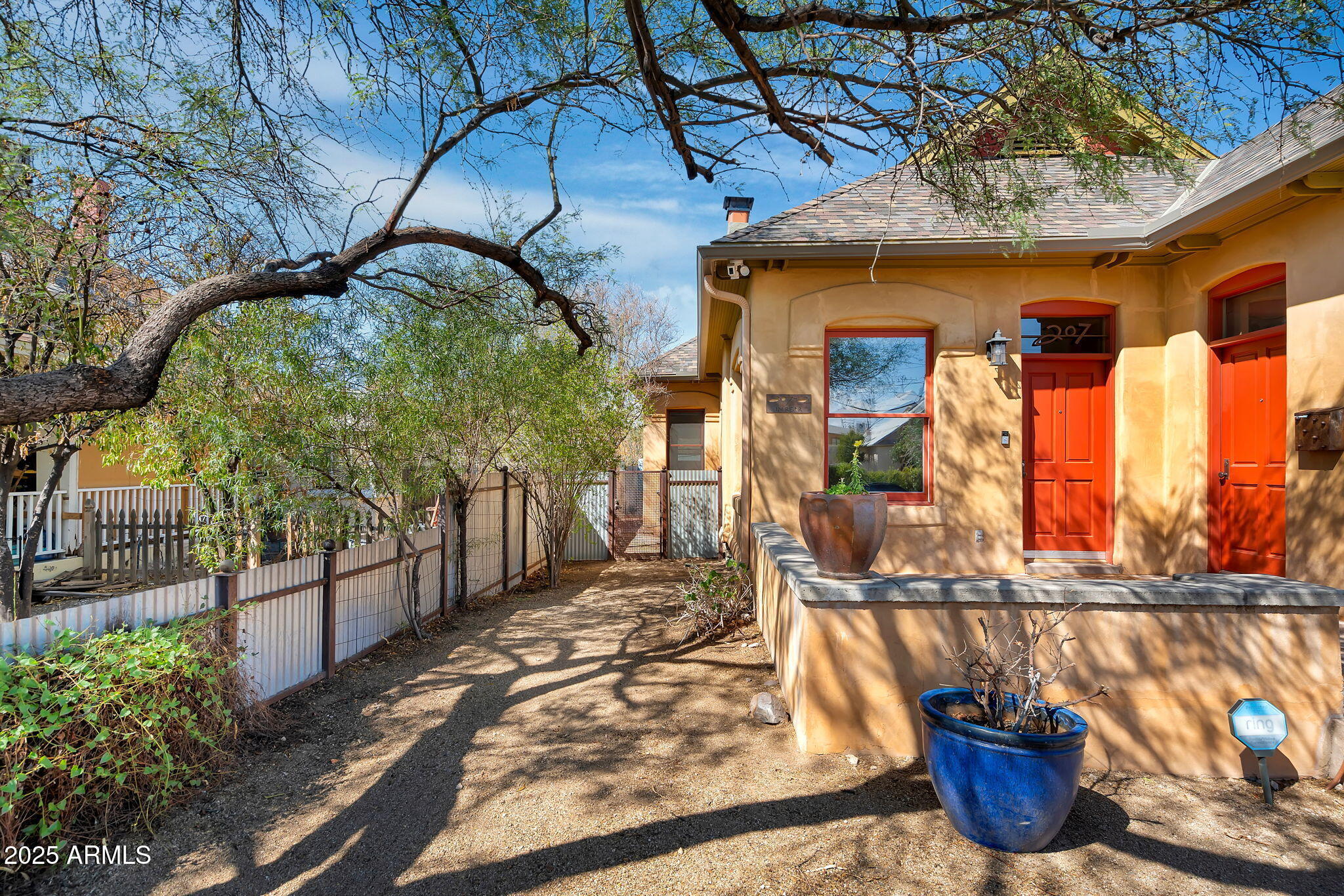 207 E UNIVERSITY Boulevard