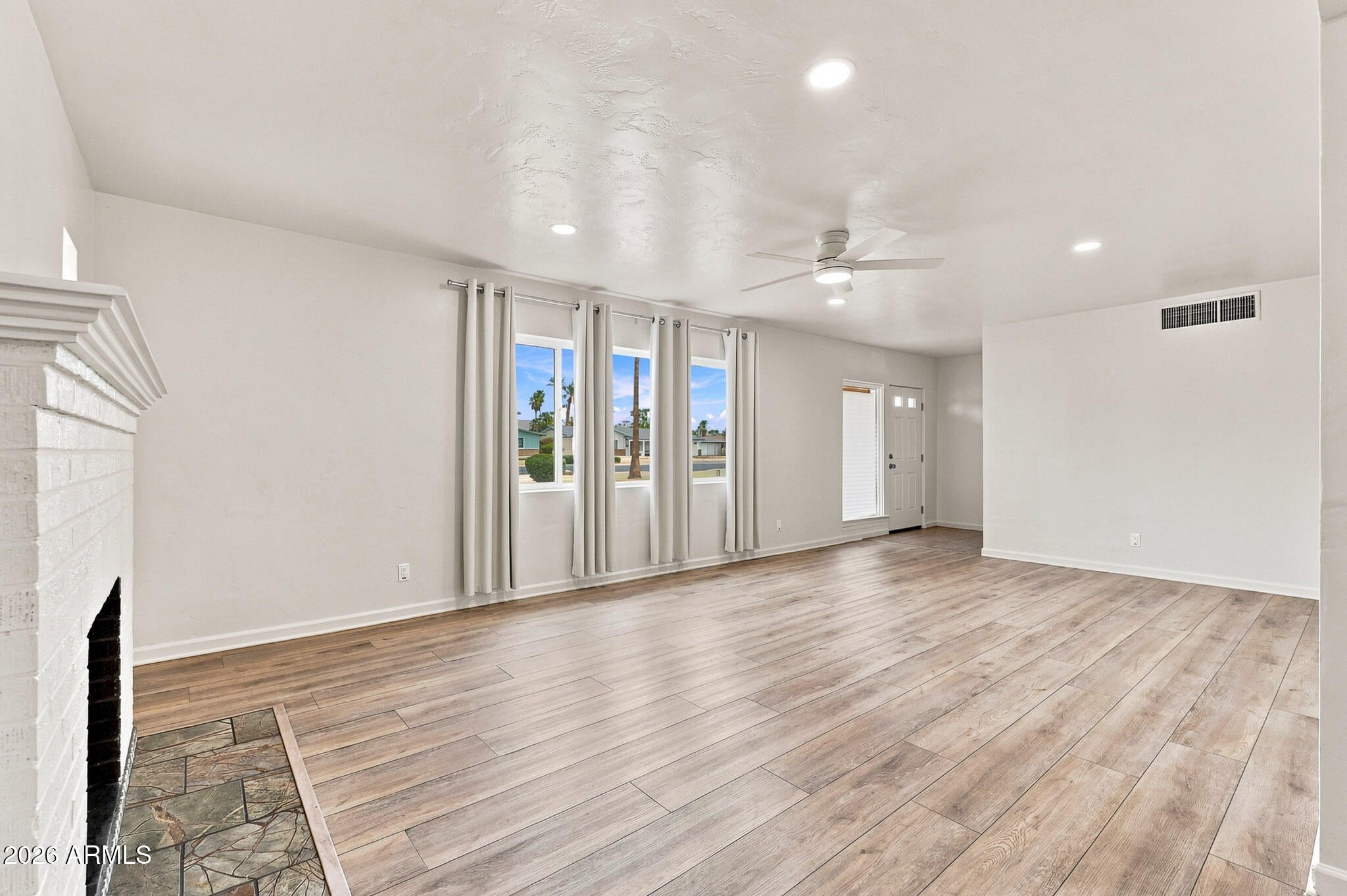 411 E Wigwam