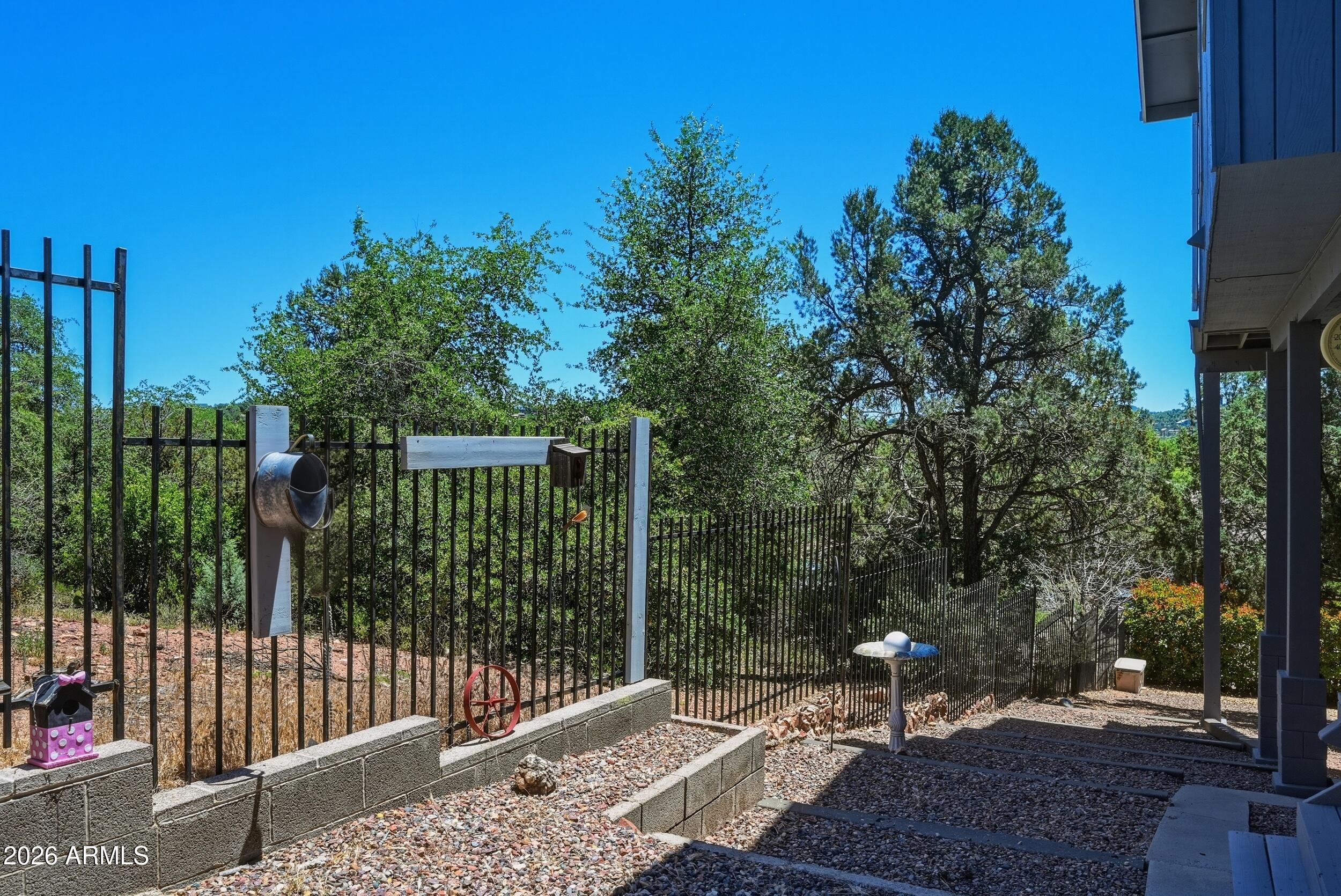 COUNTRY CLUB ESTATES - Residential