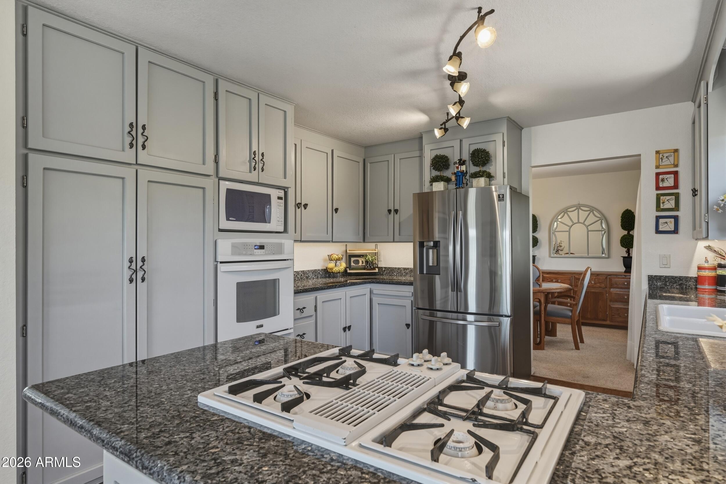 COUNTRY CLUB ESTATES - Residential