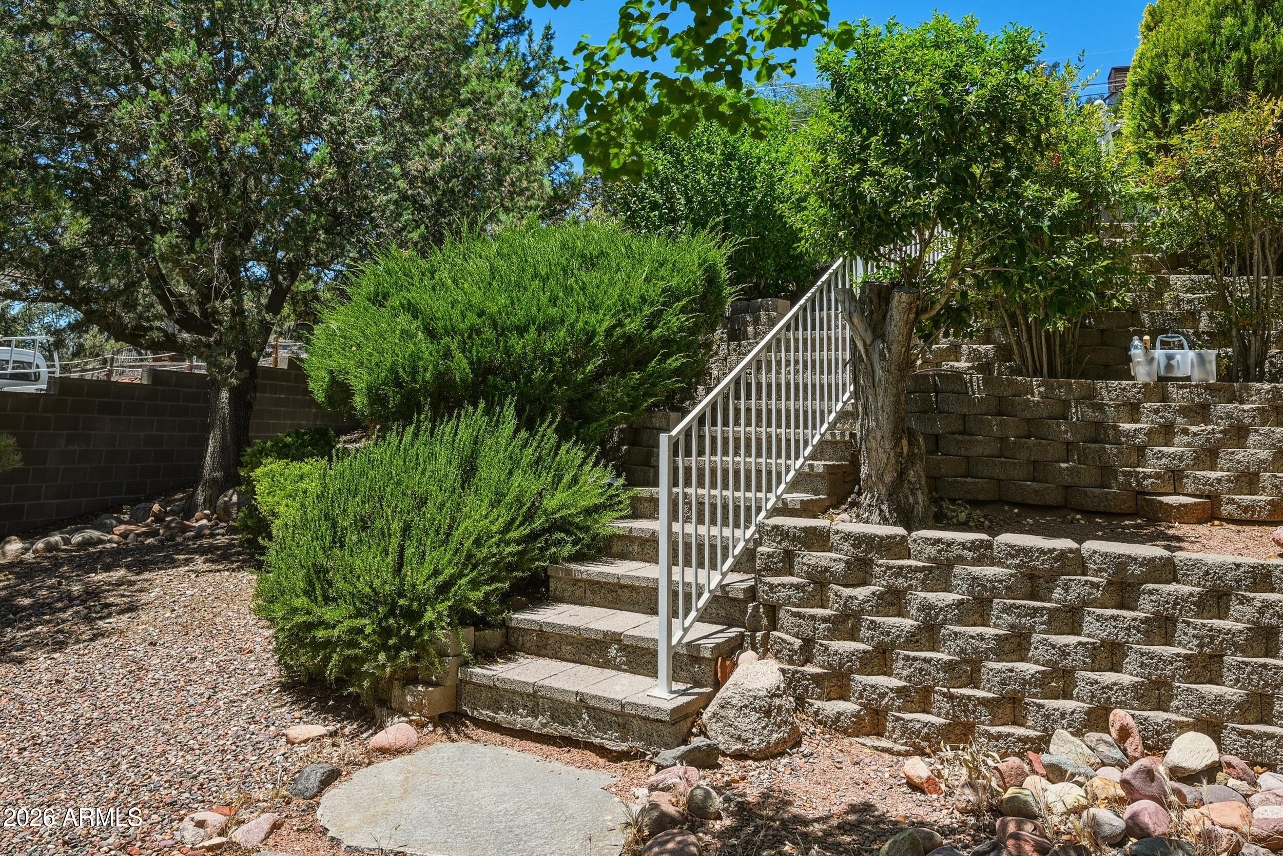 COUNTRY CLUB ESTATES - Residential