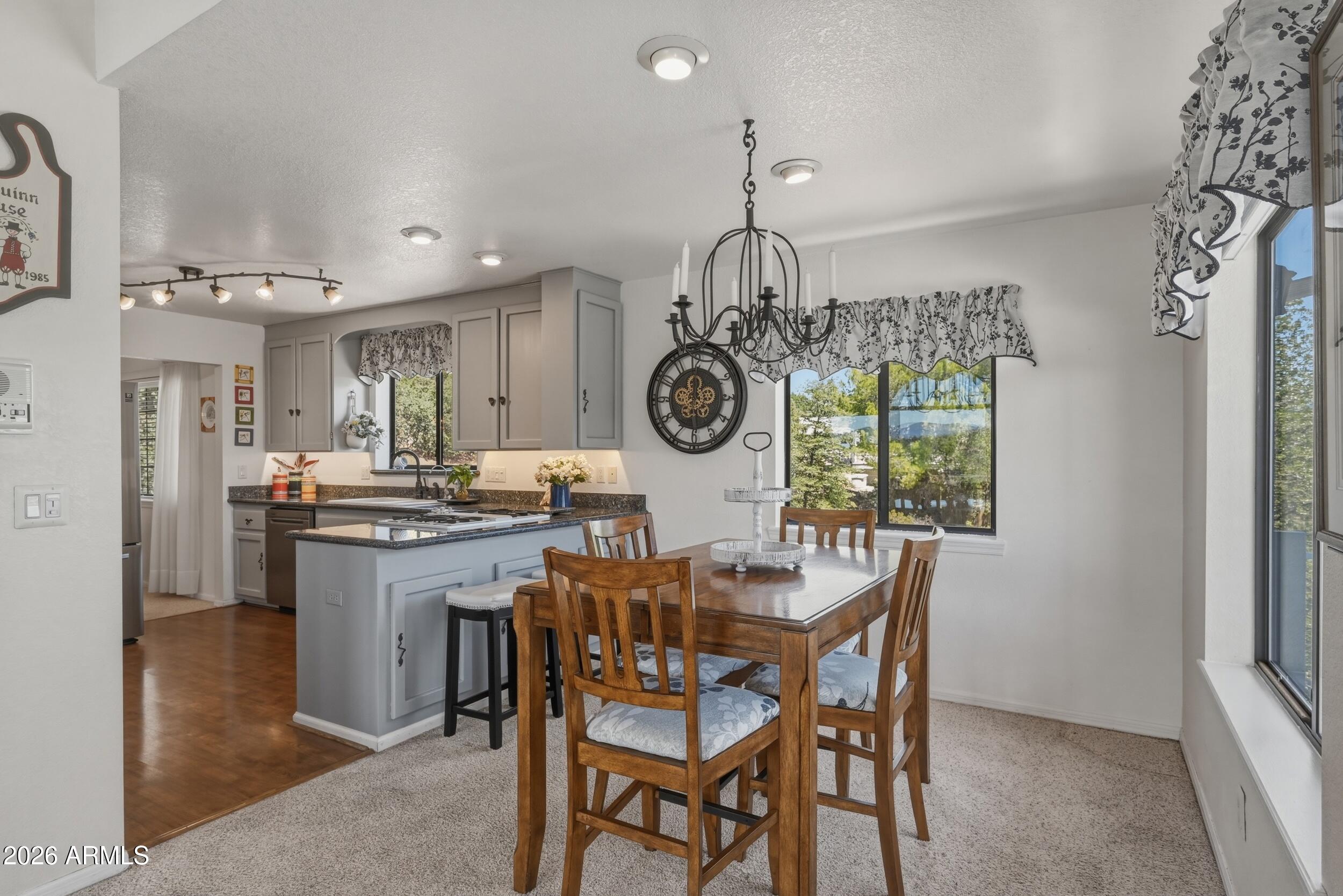COUNTRY CLUB ESTATES - Residential