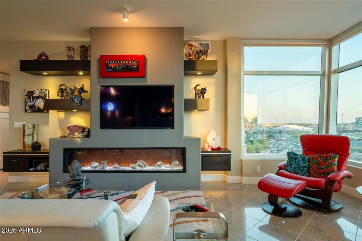 140 E RIO SALADO Parkway 1006