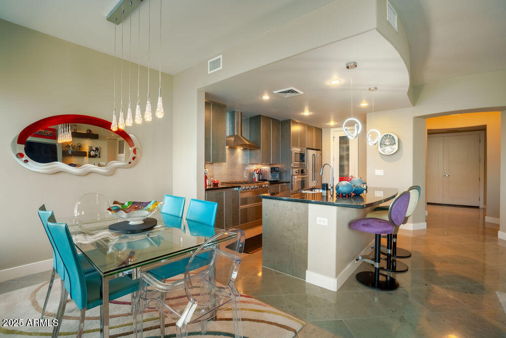 140 E RIO SALADO Parkway 1006