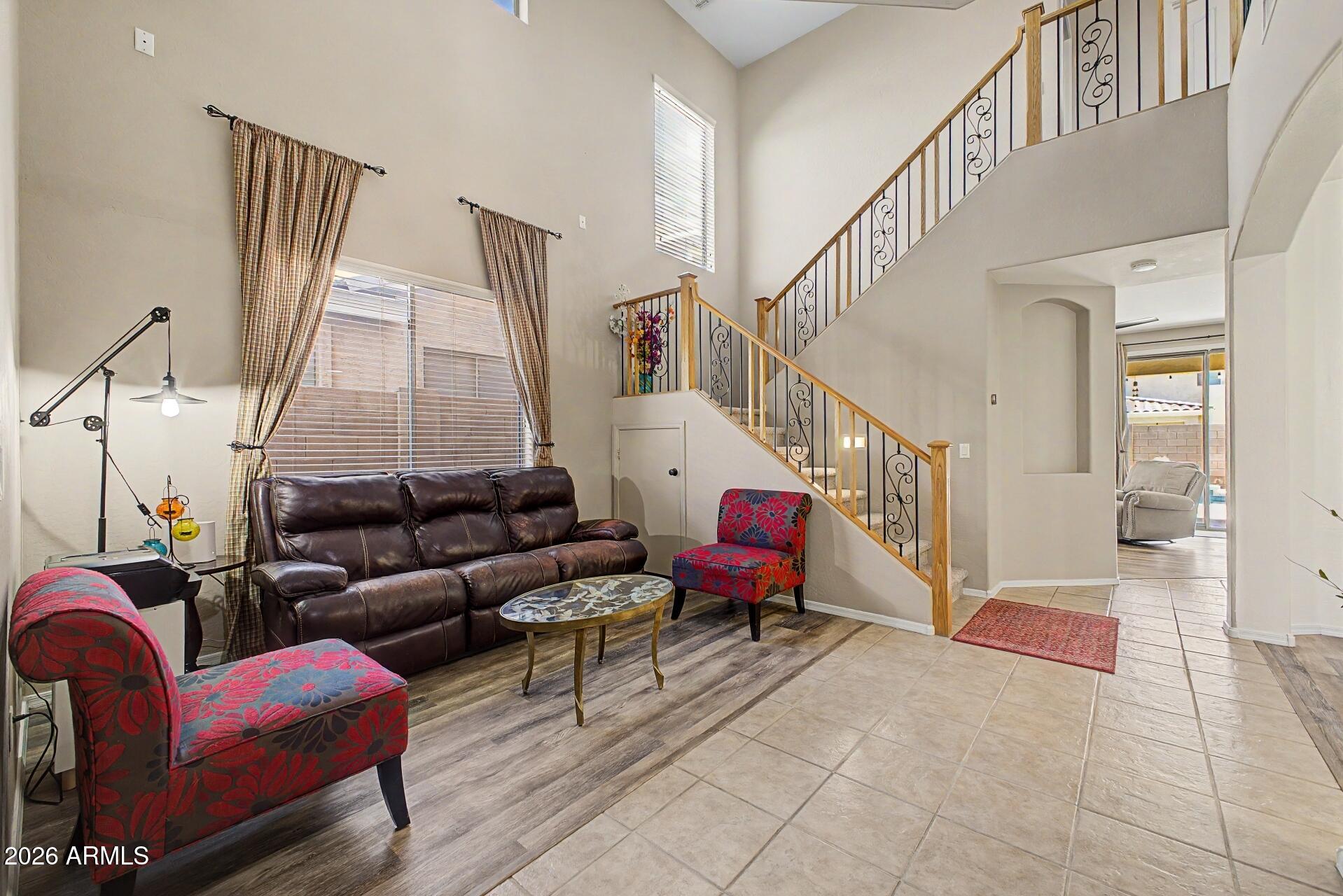 91 W ROADRUNNER Drive