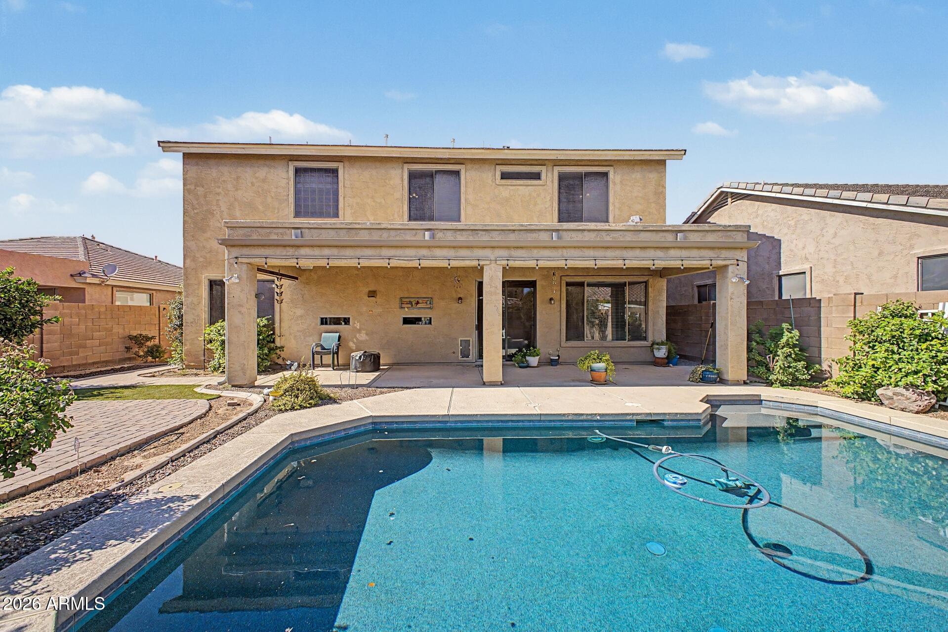 91 W ROADRUNNER Drive