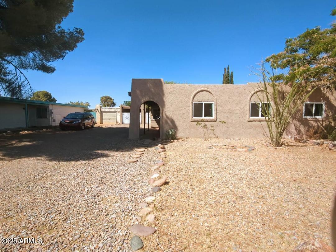 527 S CANYON Drive