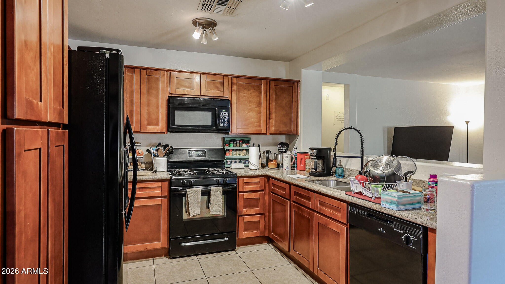 6058 W PUEBLO Avenue