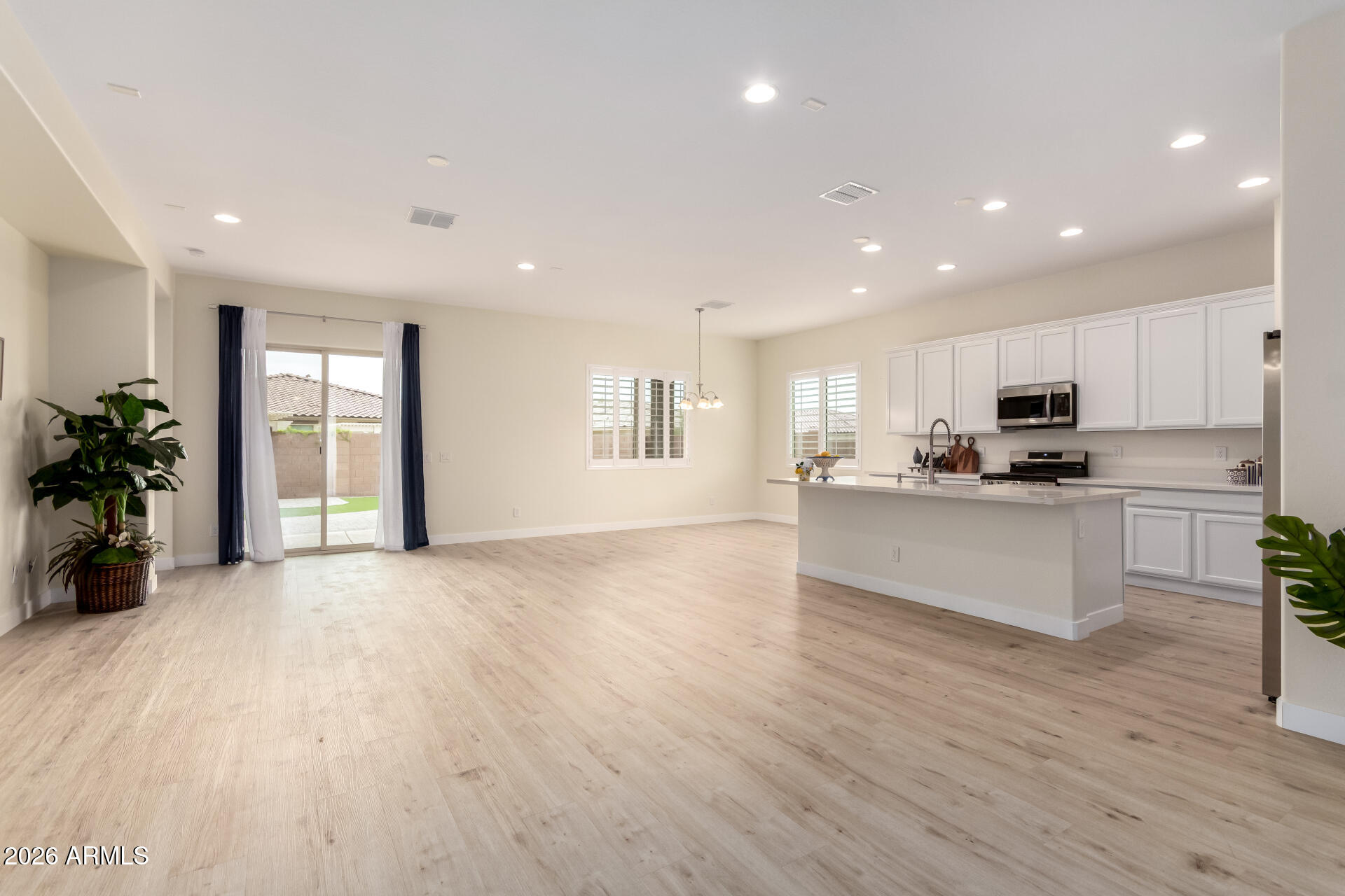 18453 W ELWOOD Street