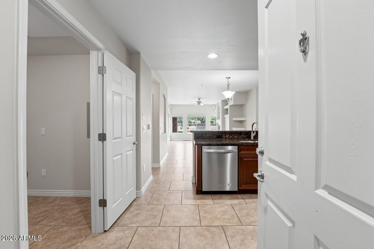 5350 E DEER VALLEY Drive 1254