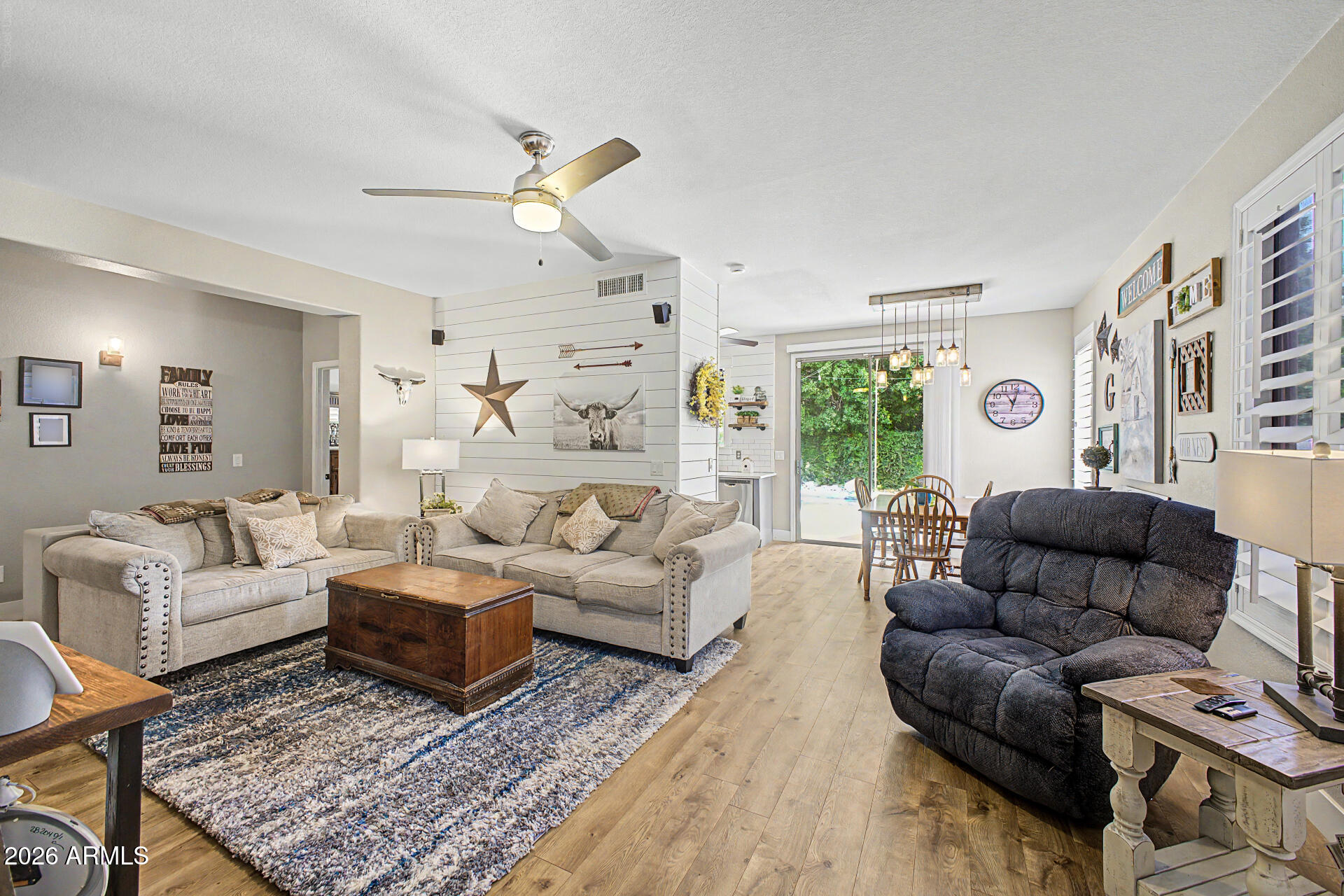 3573 E LINDA Lane