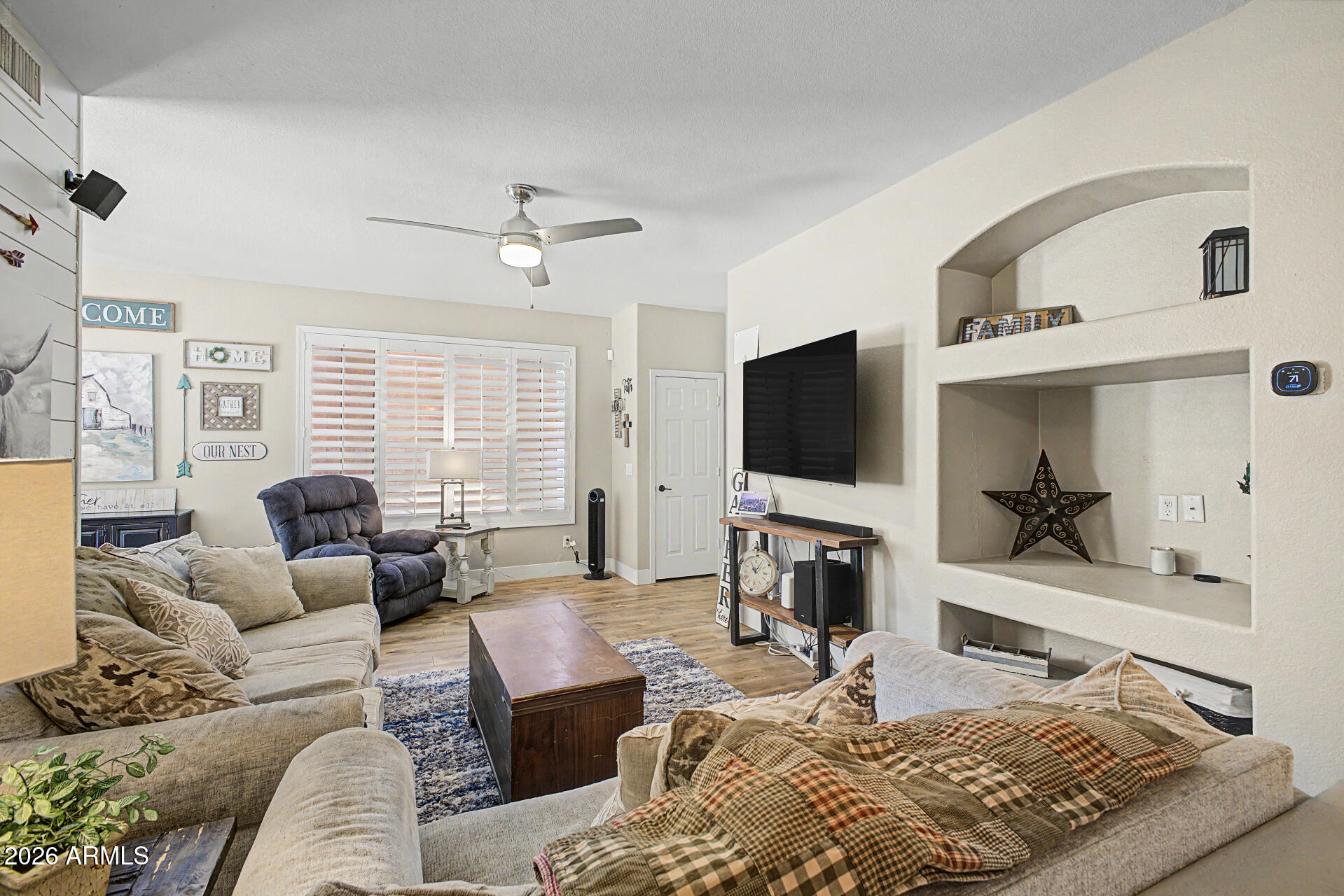 3573 E LINDA Lane