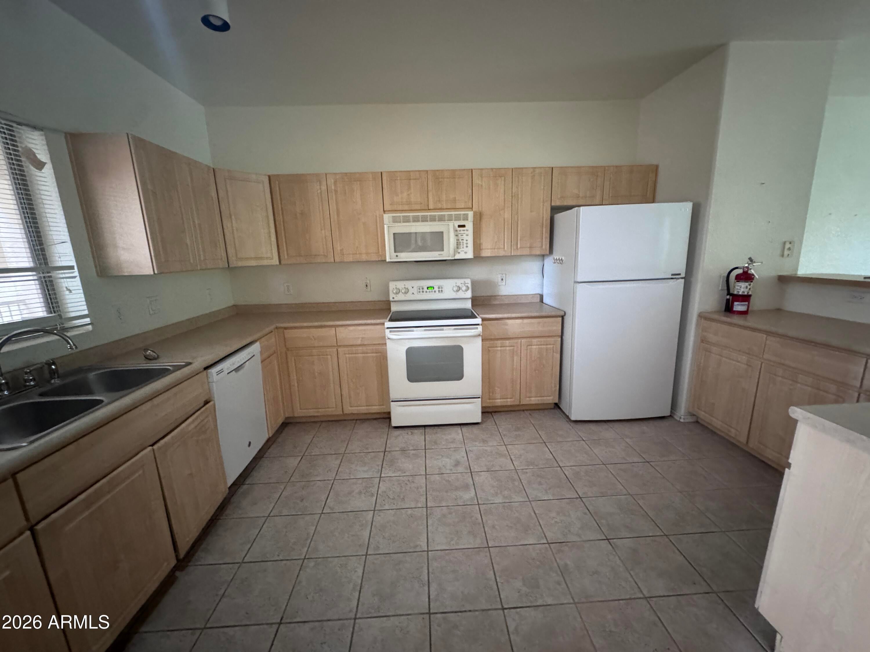 920 E DEVONSHIRE Avenue 2006