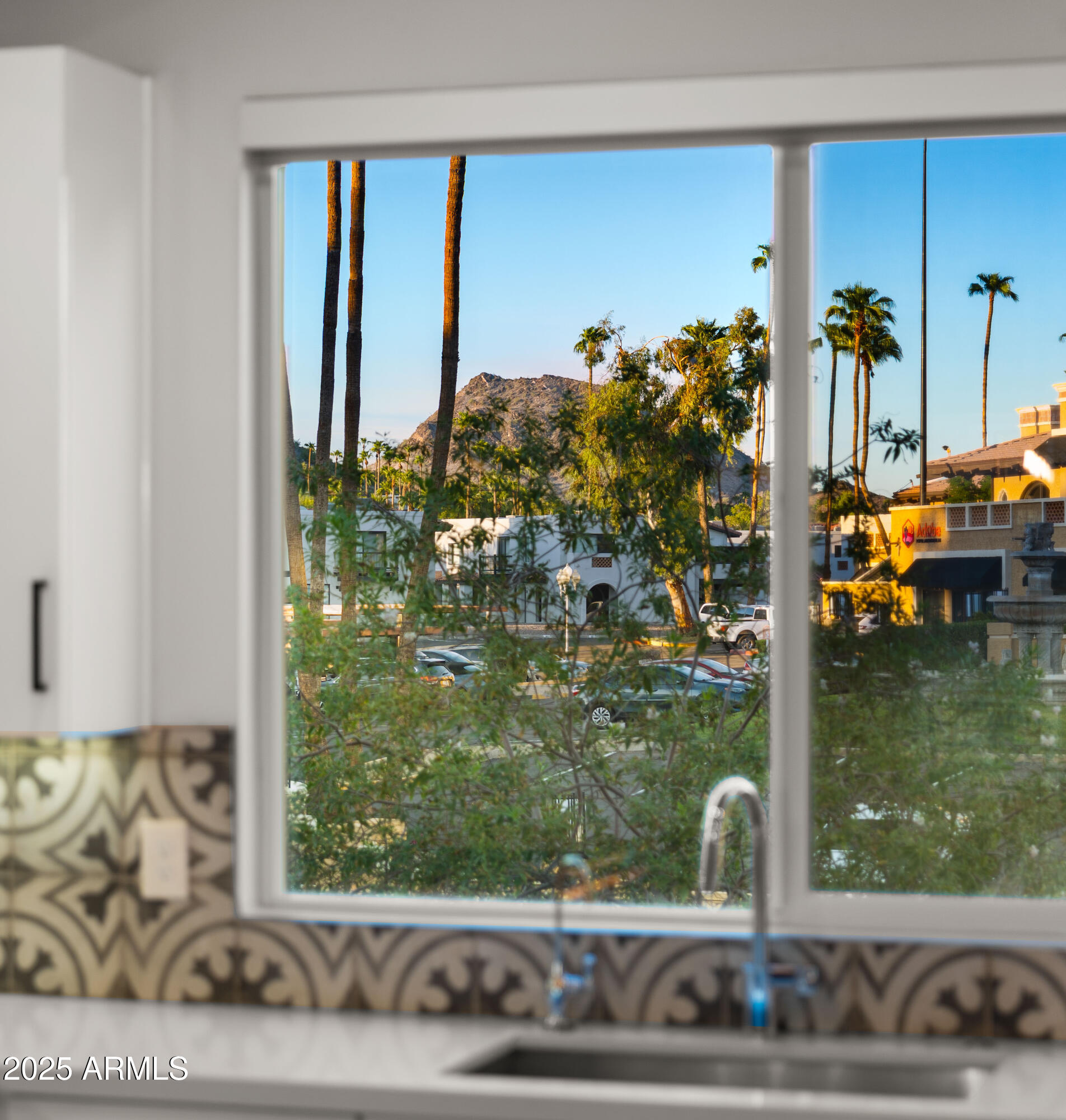 1717 E MORTEN Avenue 5