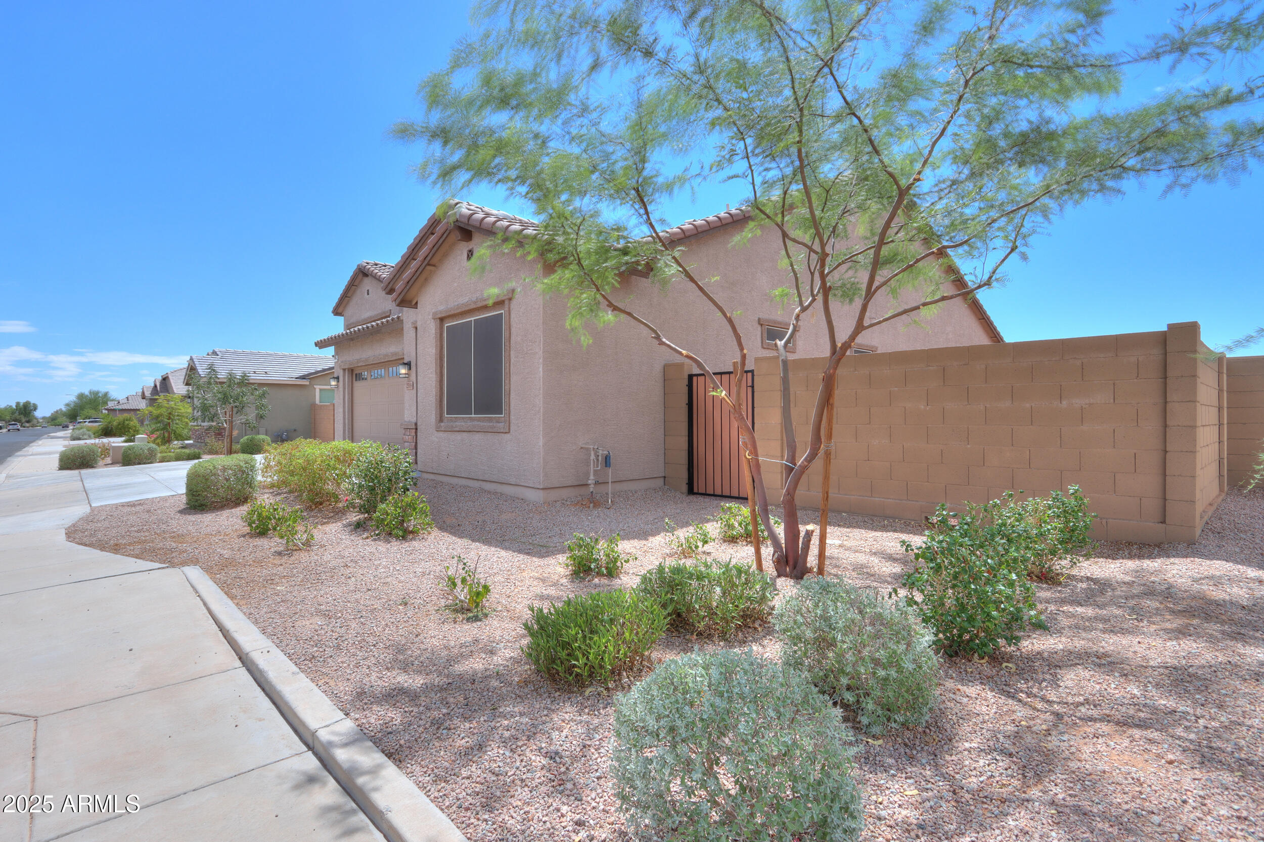 2519 N CASA GRANDE Avenue