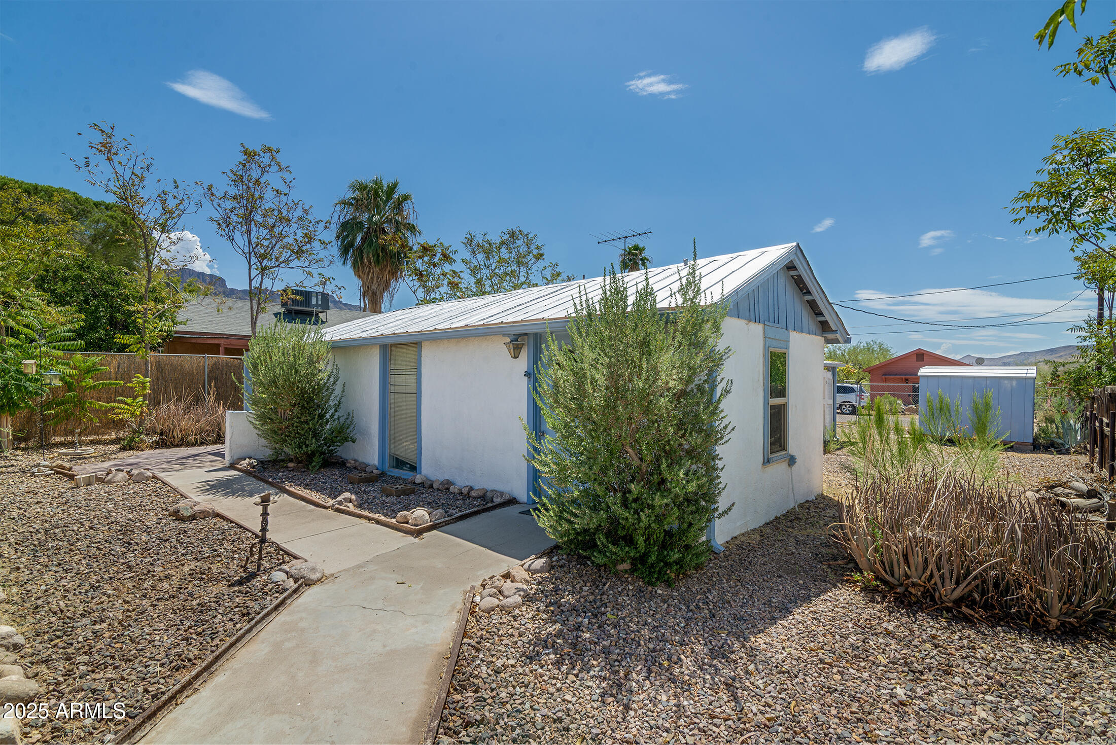 313 W Palma Street