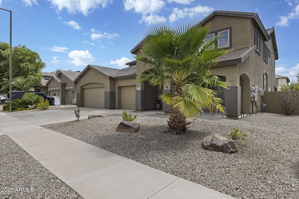Photo of 15003 W Edgemont Avenue, Goodyear, AZ 85395 (MLS # 6931118)
