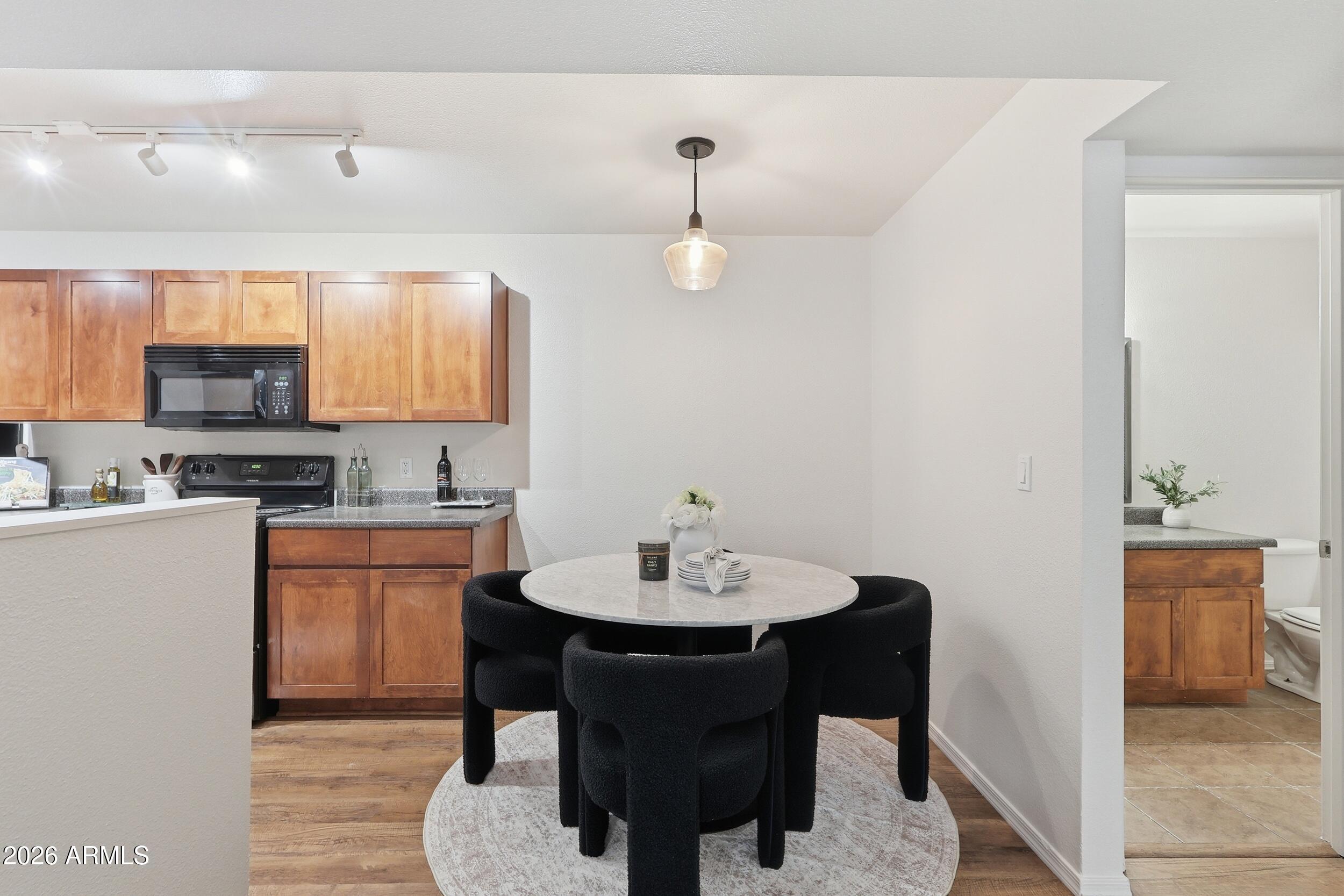 1385 W UNIVERSITY Avenue 7-149