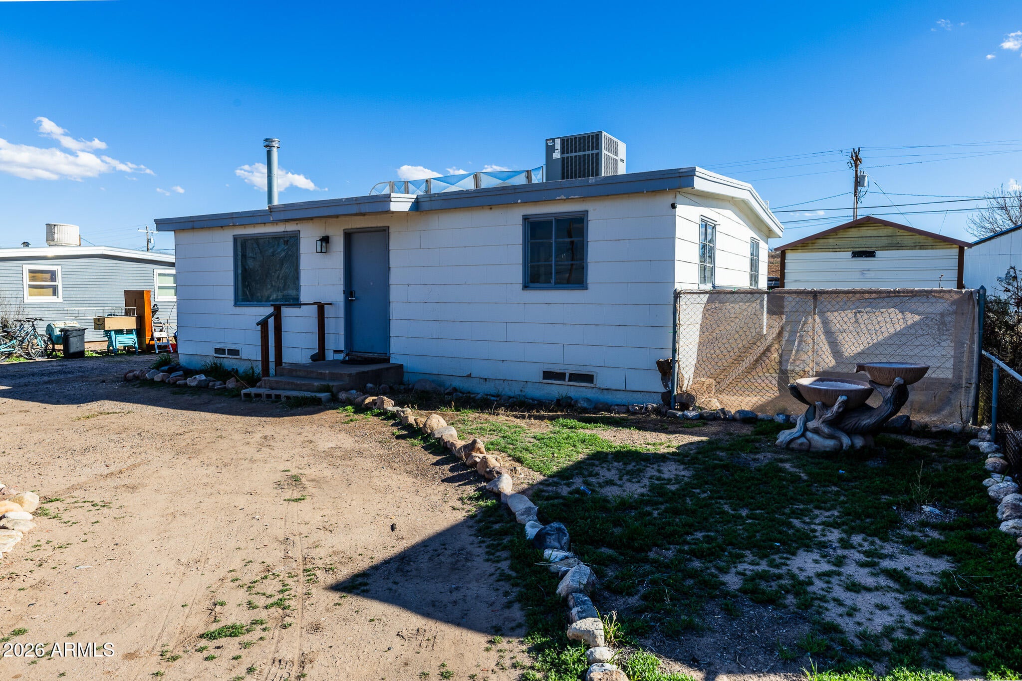 104 E APACHE Street